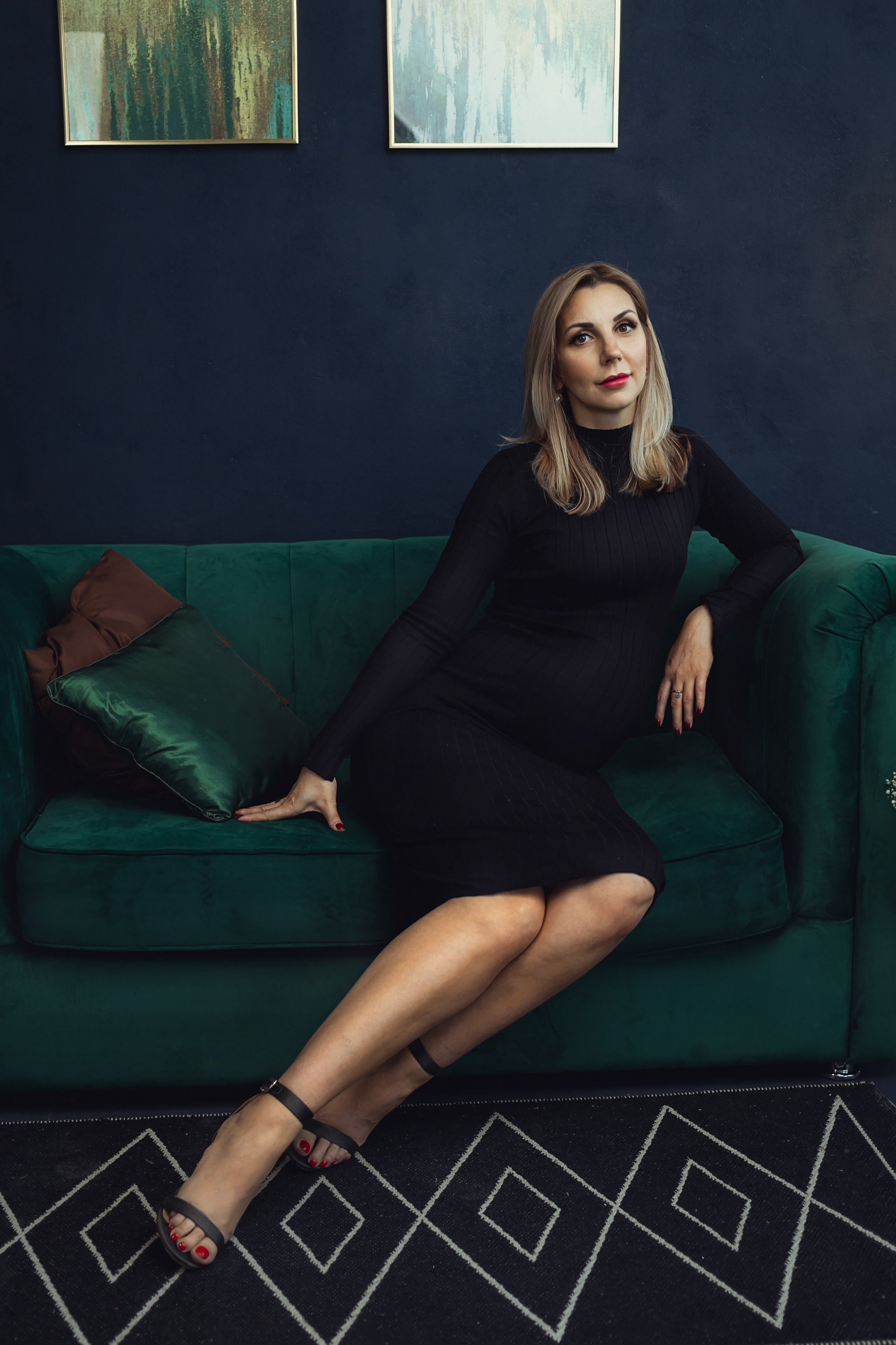 Фотосессия беременности в студии в Петергофе