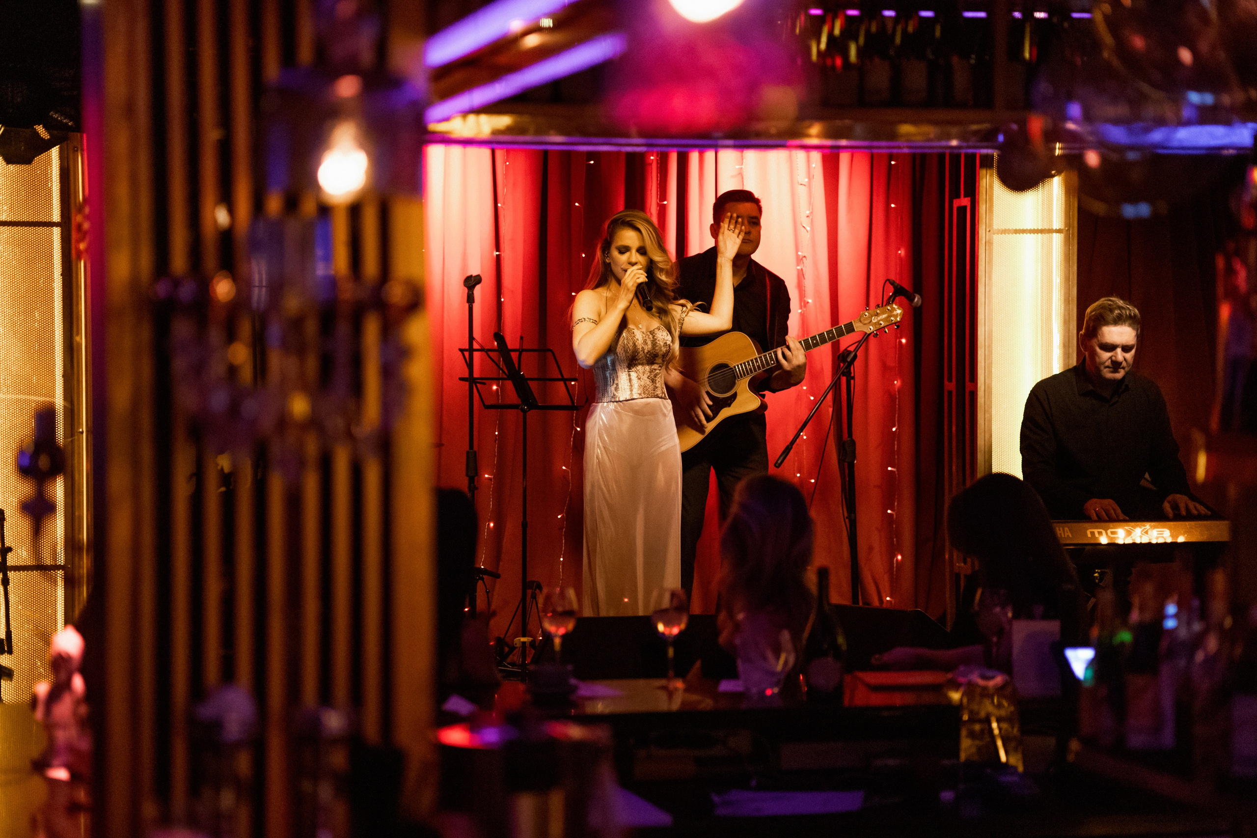 YANA URBAN: сольный концерт в «Анжелика Wineroom». СВОИ. ФОТООТЧЕТЫ-СОБЫТИЯ-МЕСТА