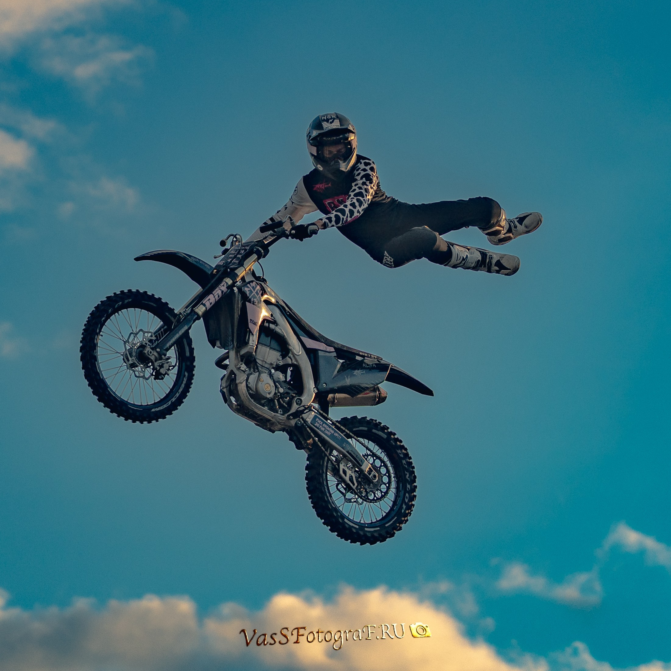 Моточетверг, Формула Х. VasSFotograF
