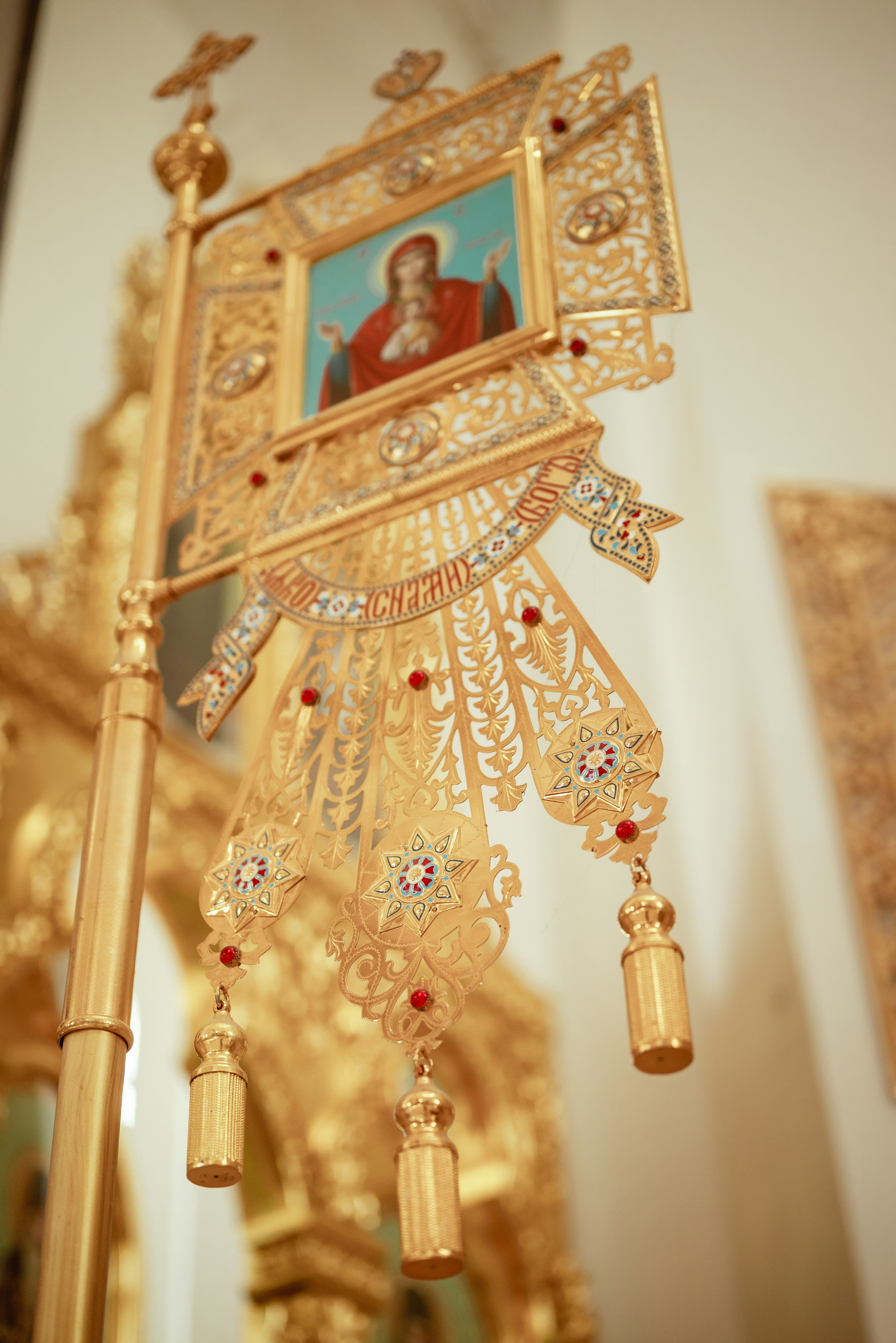 Крещение в храме Петра и Февронии. Юлия Басня семейный и свадебный фотограф в Донецке