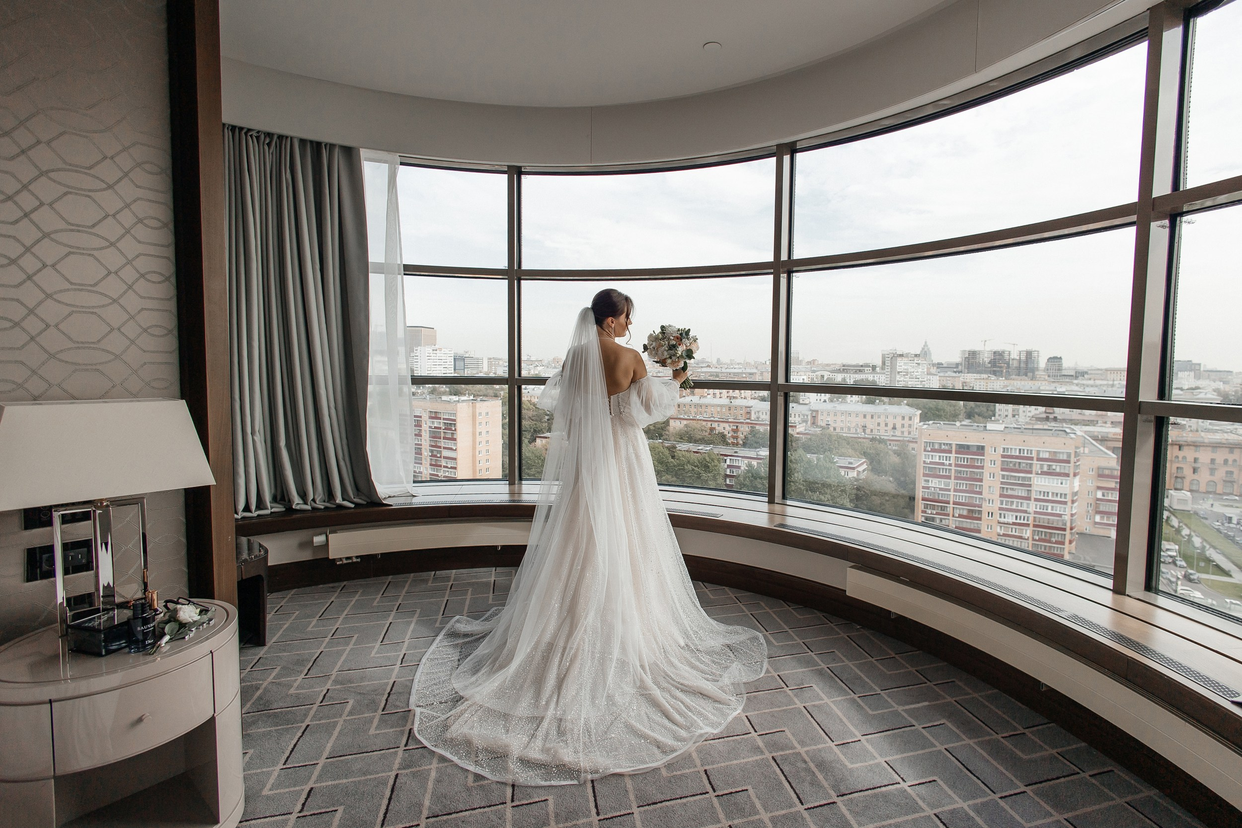 свадебная фотосессия в отеле хаятт ридженси петровский парк в москве