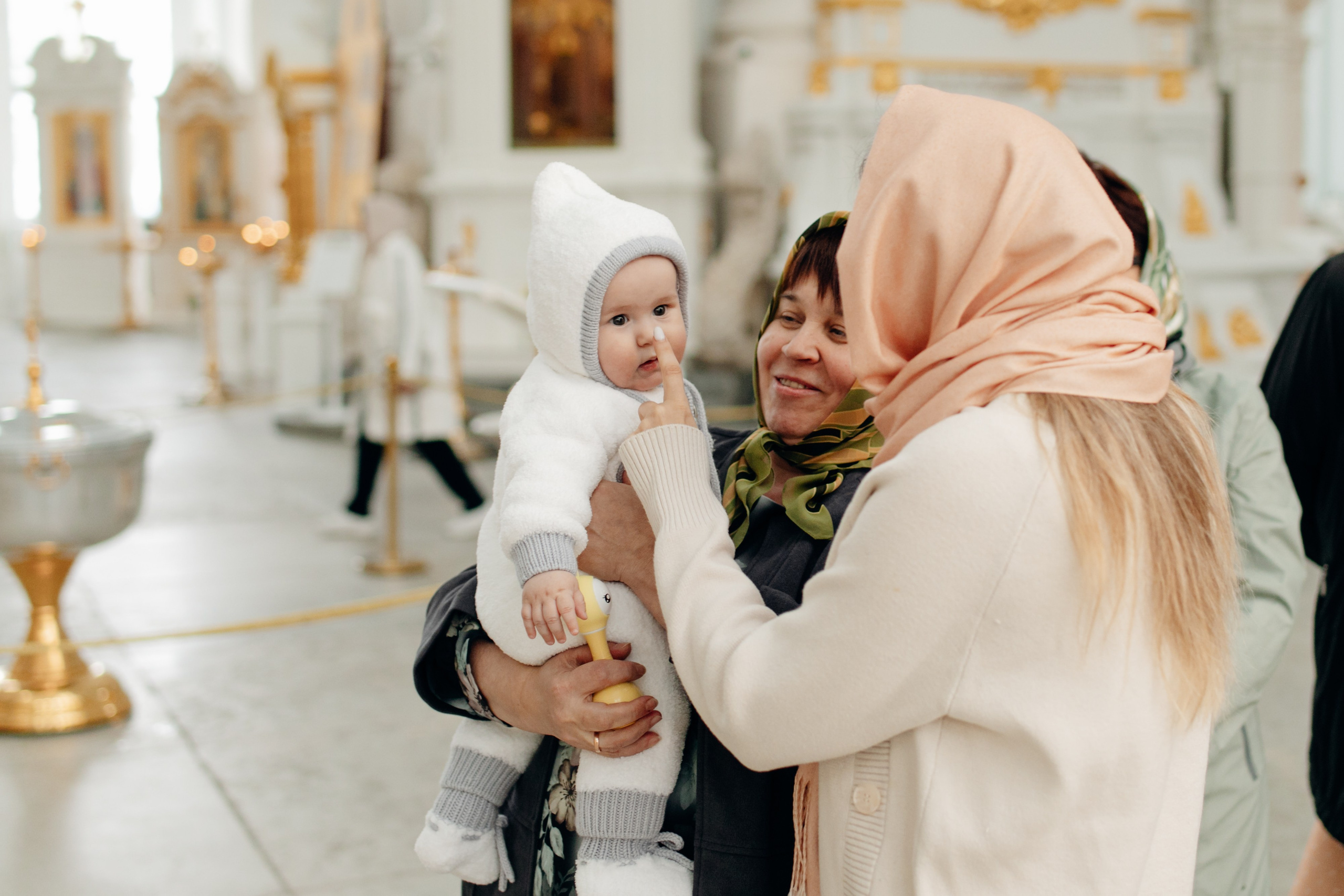 где провести Крещение ребенка в Смольном соборе СПб, лучший храм для Крещение ребенка в Смольном соборе СПб, где креститься питер, лучший собор, церковь для крещения, сколько стоит крещение спб, фотограф на крещение, намоленный храм
