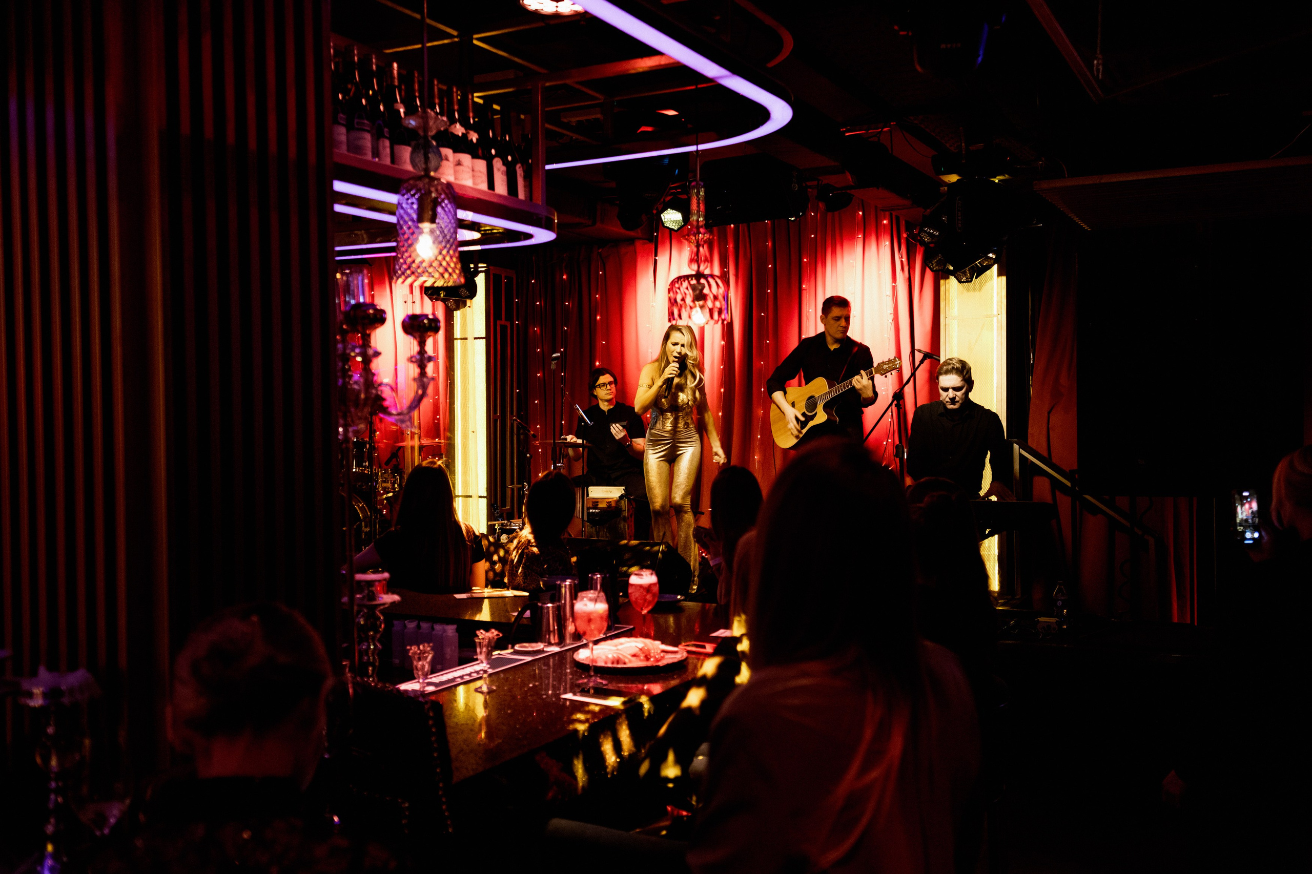 YANA URBAN: сольный концерт в «Анжелика Wineroom». СВОИ. ФОТООТЧЕТЫ-СОБЫТИЯ-МЕСТА