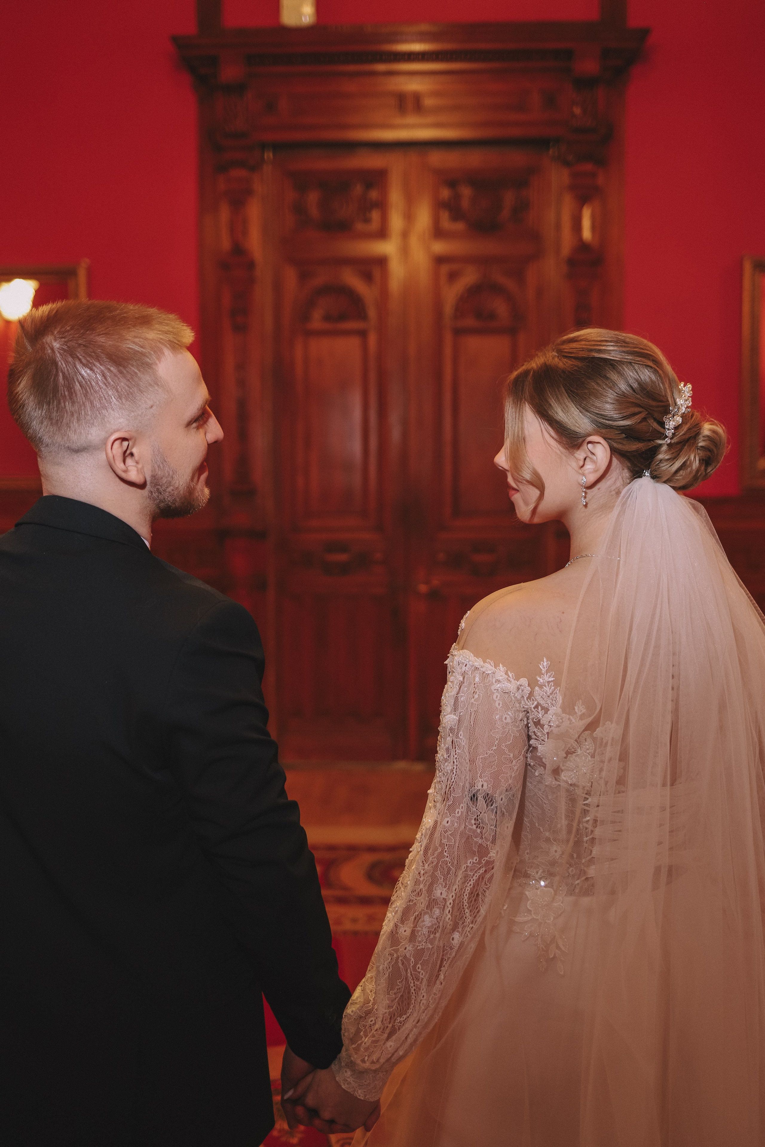 Свадебная фотосессия в Санкт-Петербурге — живая съёмка в оранжерее и ЗАГСе. Фотограф Олеся Беляева | Санкт-Петербург и Ленобласть