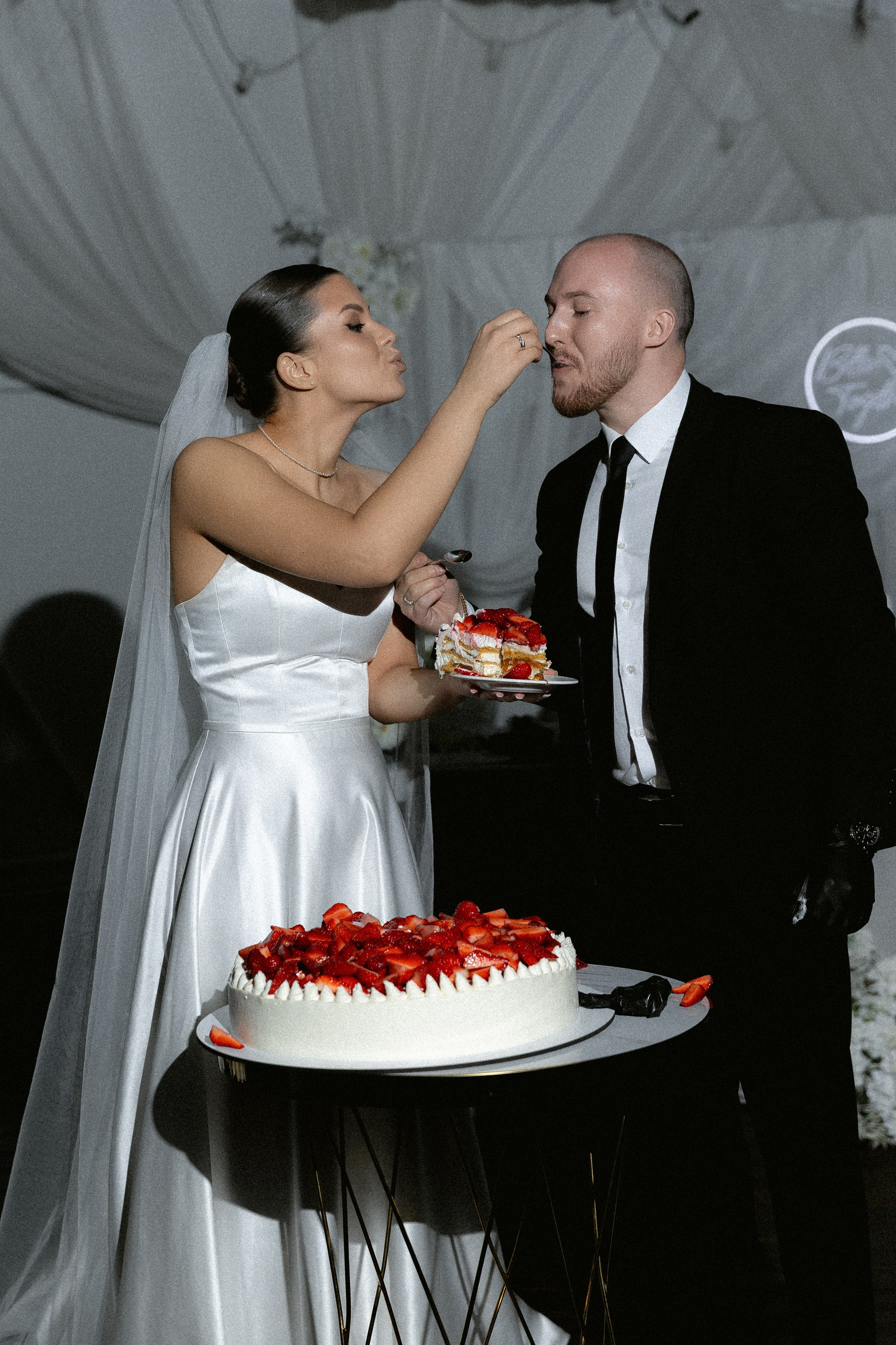 Я создаю профессиональные фотографии, которые сохраняют эмоции, детали и атмосферу вашего праздника. Свадебный фотограф во Владивостоке