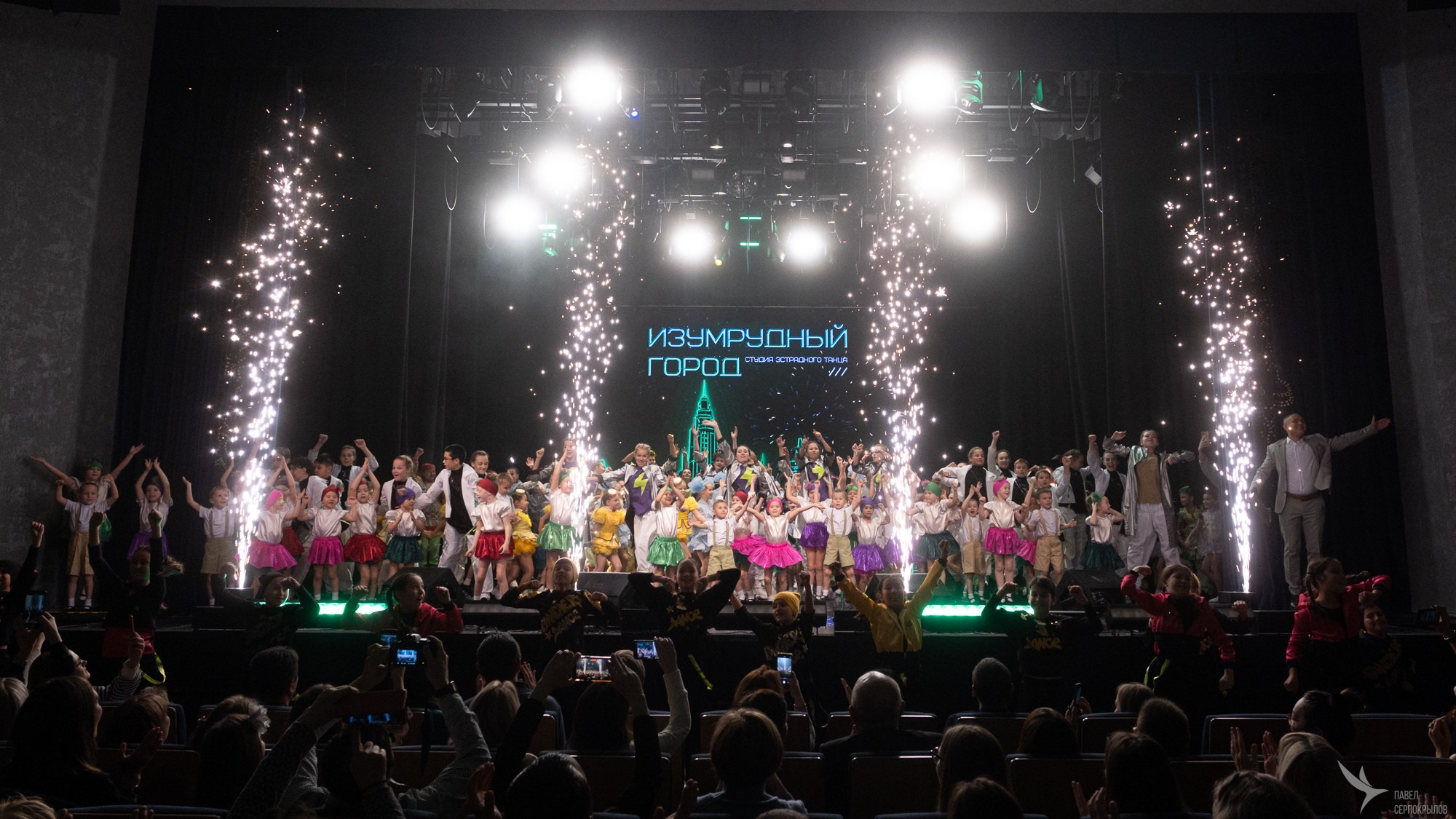 Юбилейный концерт студии эстрадного танца «Изумрудный город». Репортажный фотограф в Казани Павел Серпокрылов
