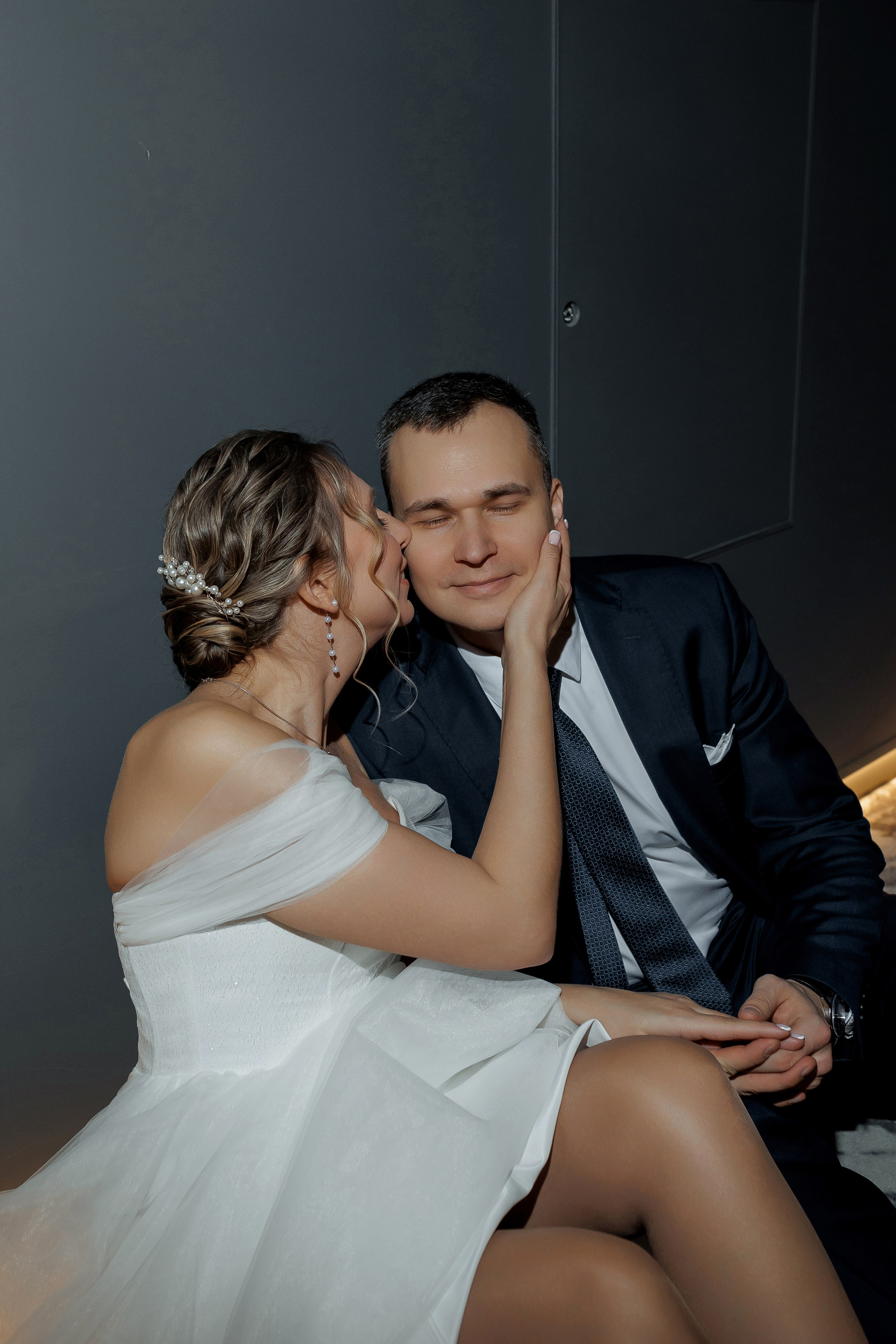 Свадебная фотосессия в отеле Movenpick Moscow Taganskaya. Свадебный фотограф в Москве Дарья Олендарёва