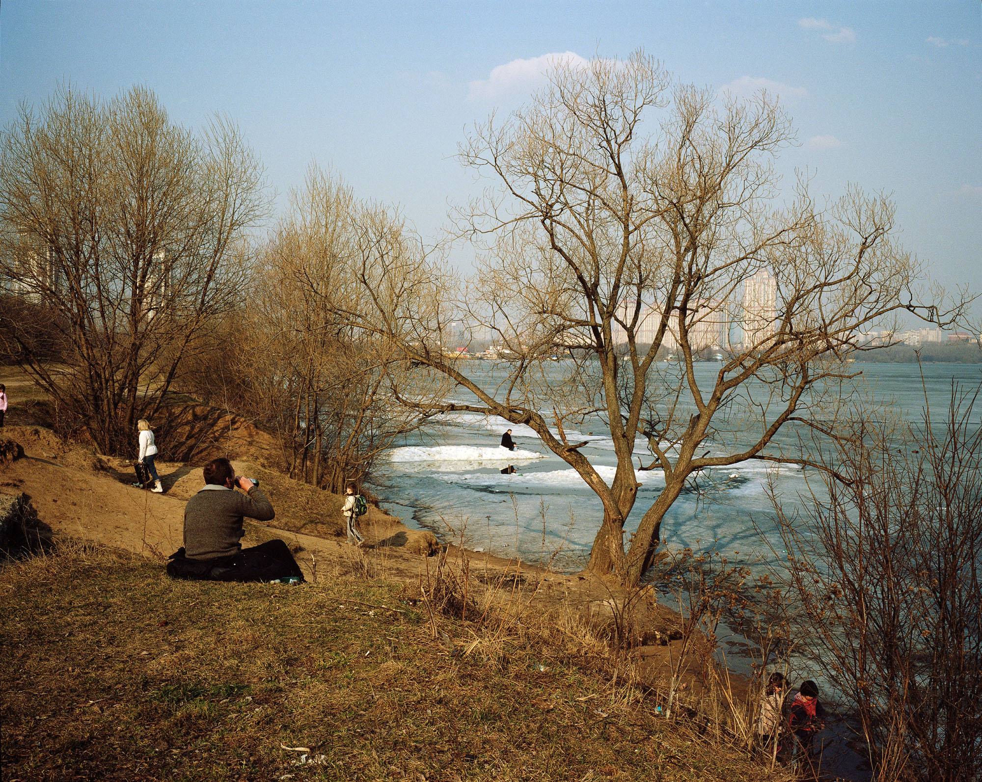PLATE 32: Residential buildings, trees, bushes, figures of people at leisure, dry grass, sand, water reservoir (with ice)