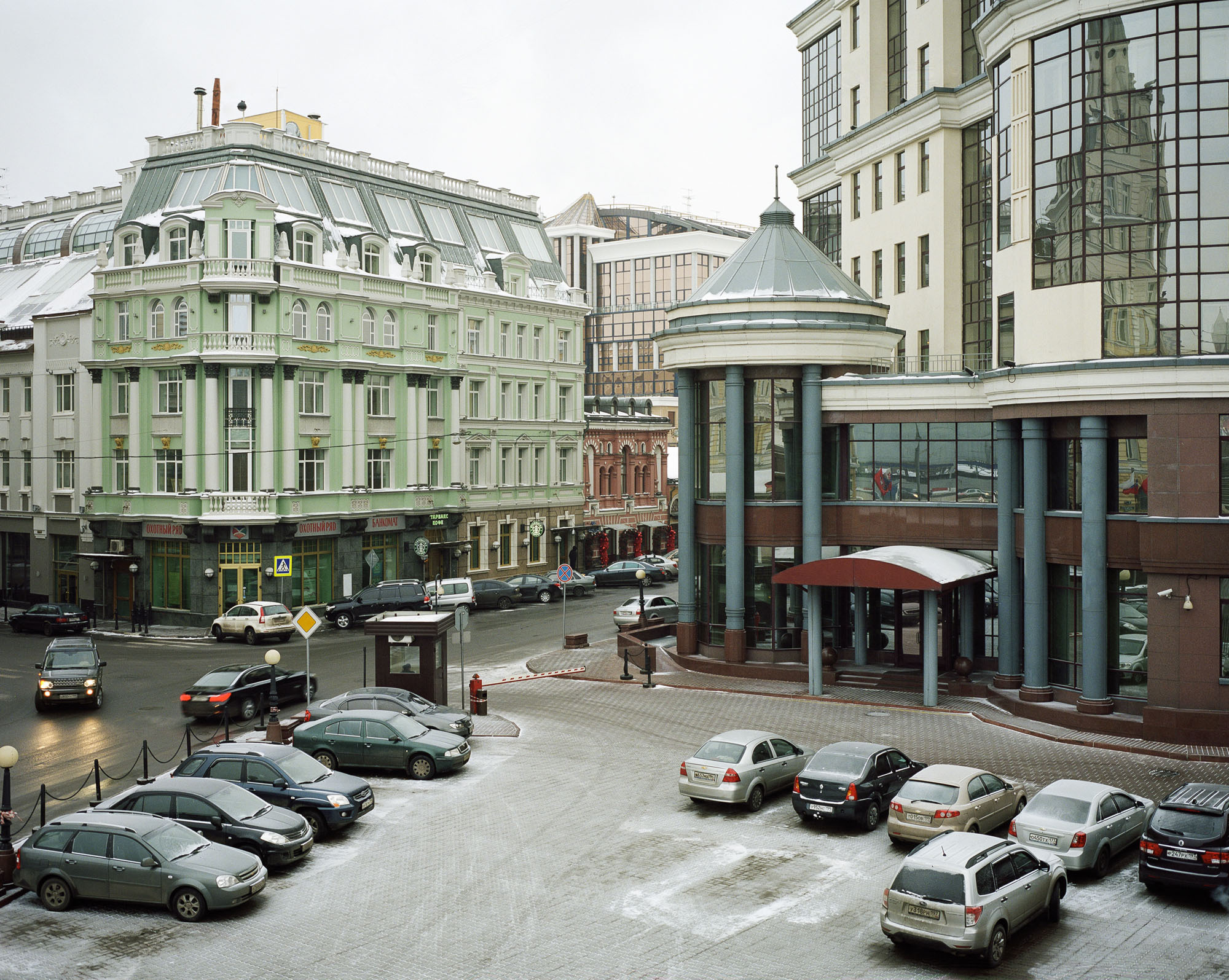 PLATE 8: Historical buildings (incl. replicas), modern buildings, parking (c/w guard house, barrier chain, boom gate, cars), t-junction, road signs, surveillance cameras