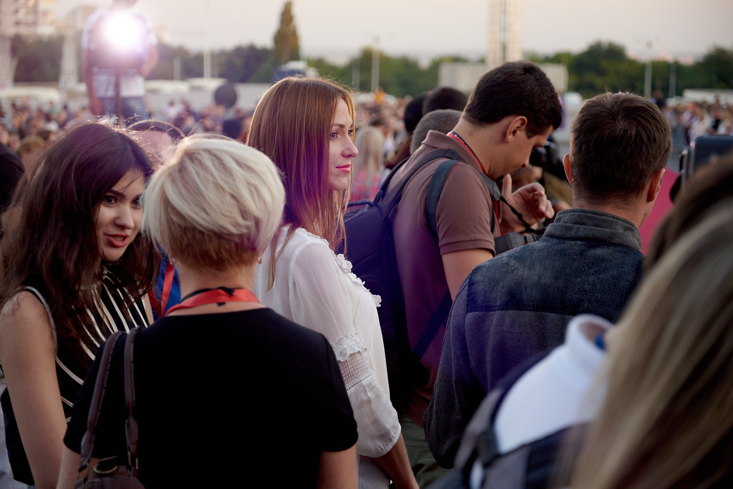 Зрители на красной дорожке кинофестиваля. Фотограф Александр Гладкий foto-fam.ru