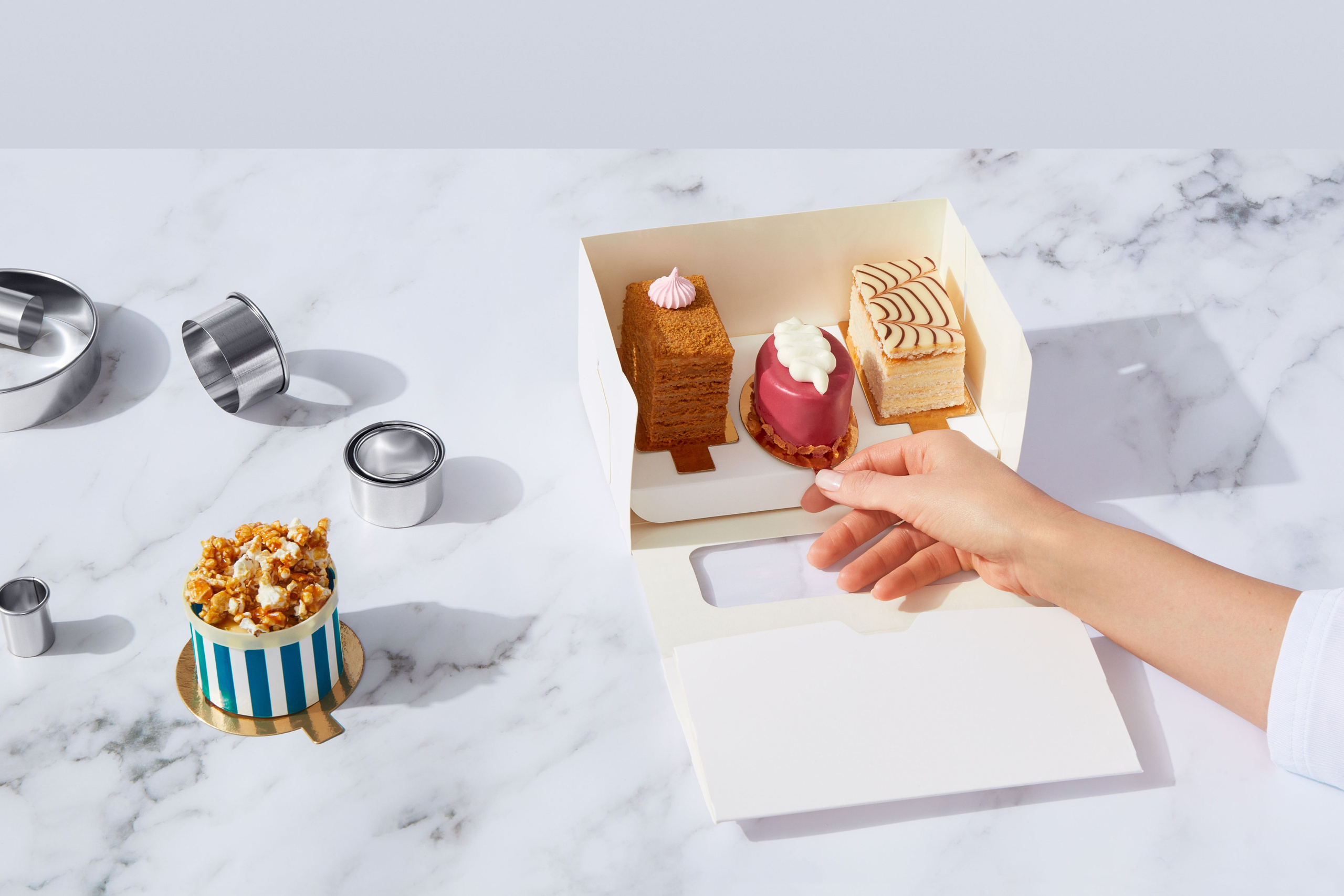 Предметная фотосъемка. Предметный фотограф. Москва. Пирожные и конфеты.