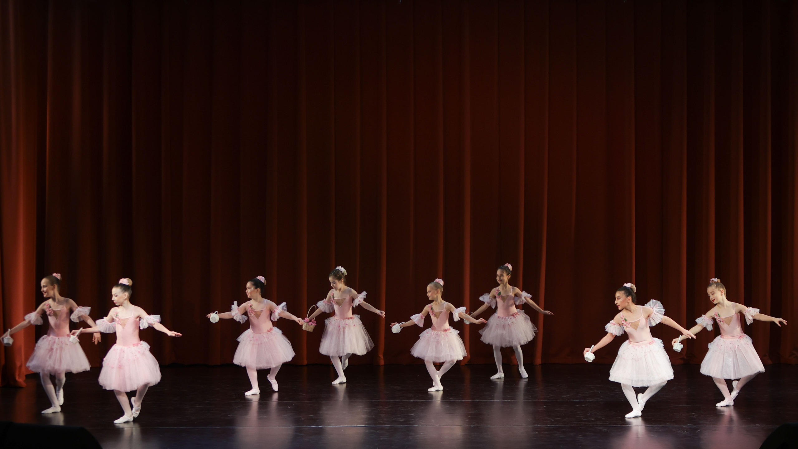 Фестиваль хореографического искусства «КУБОК ЛЕГЕНДЫ — 2025». Выпускные альбомы и школьный фотограф в Подольске, Троицке, Щербинке, Москве и Московской области