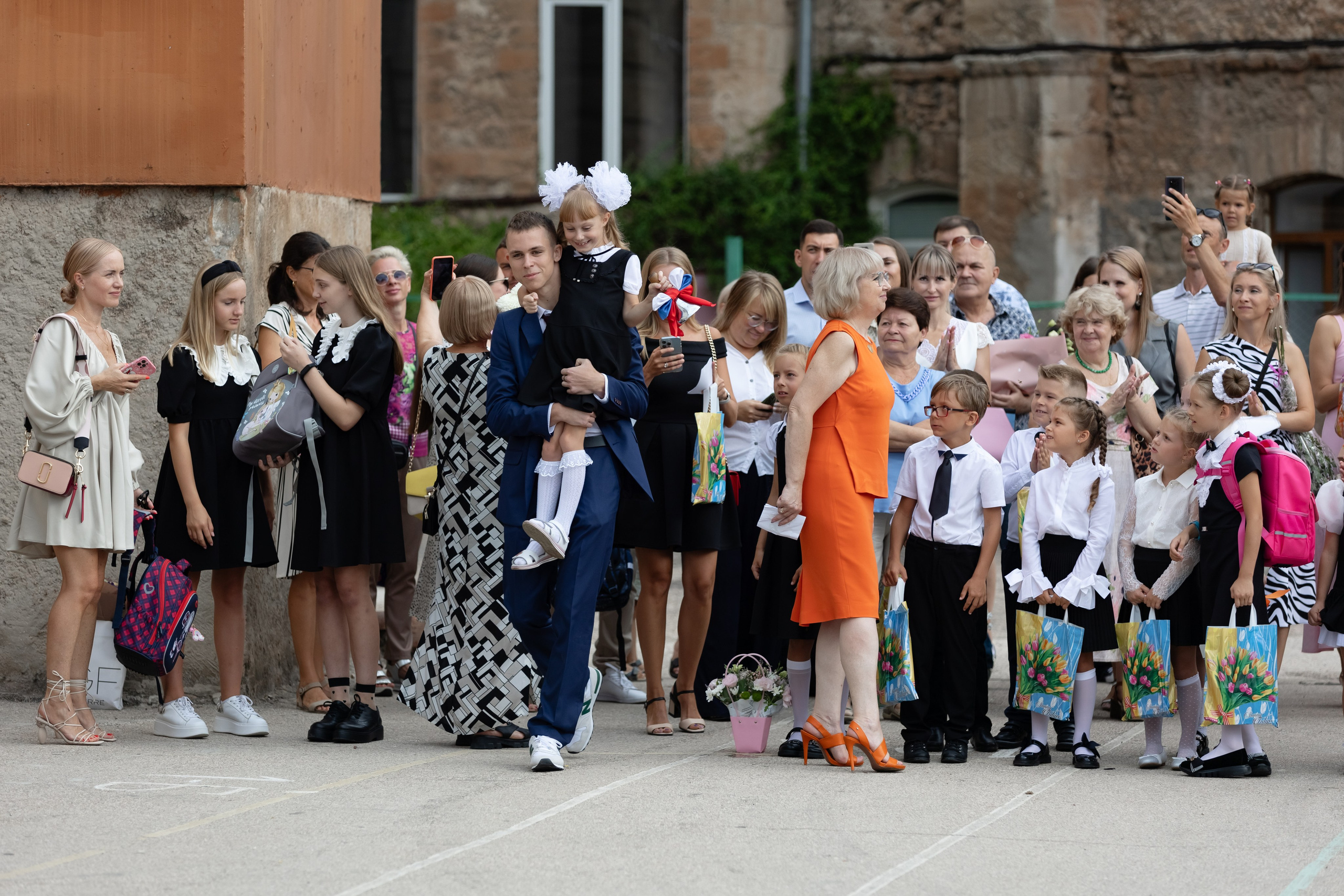 Первый раз — в первый класс. Фотосессия первоклассников 1 сентября. Свадебный фотограф, фотосъемка в Крыму, Севастополе, Симферополе, Ялте