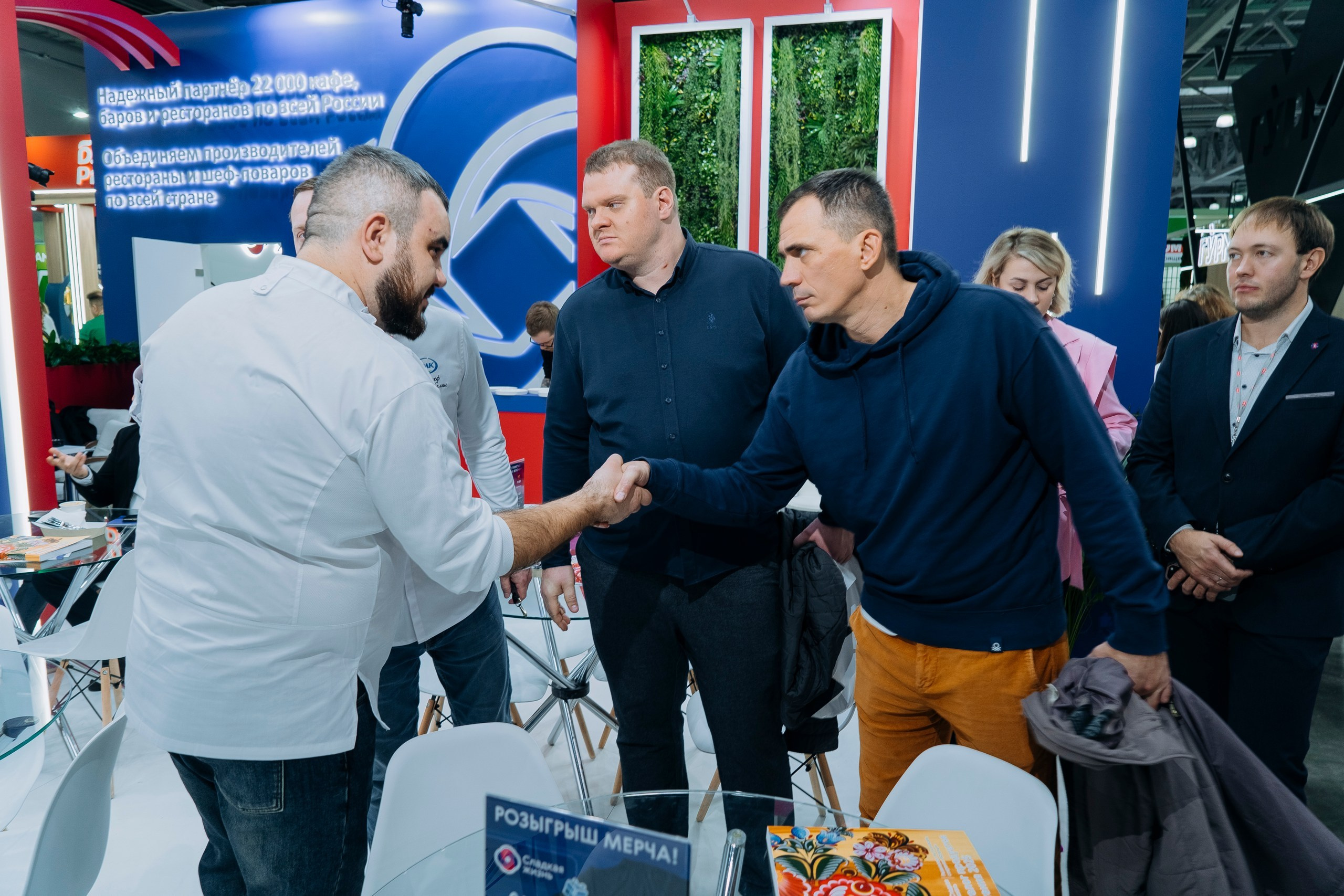 «Сладкая жизнь» на Продэкспо 2025: взгляд фотографа. Профессиональный репортажный фотограф в Москве Владимир Глаголев