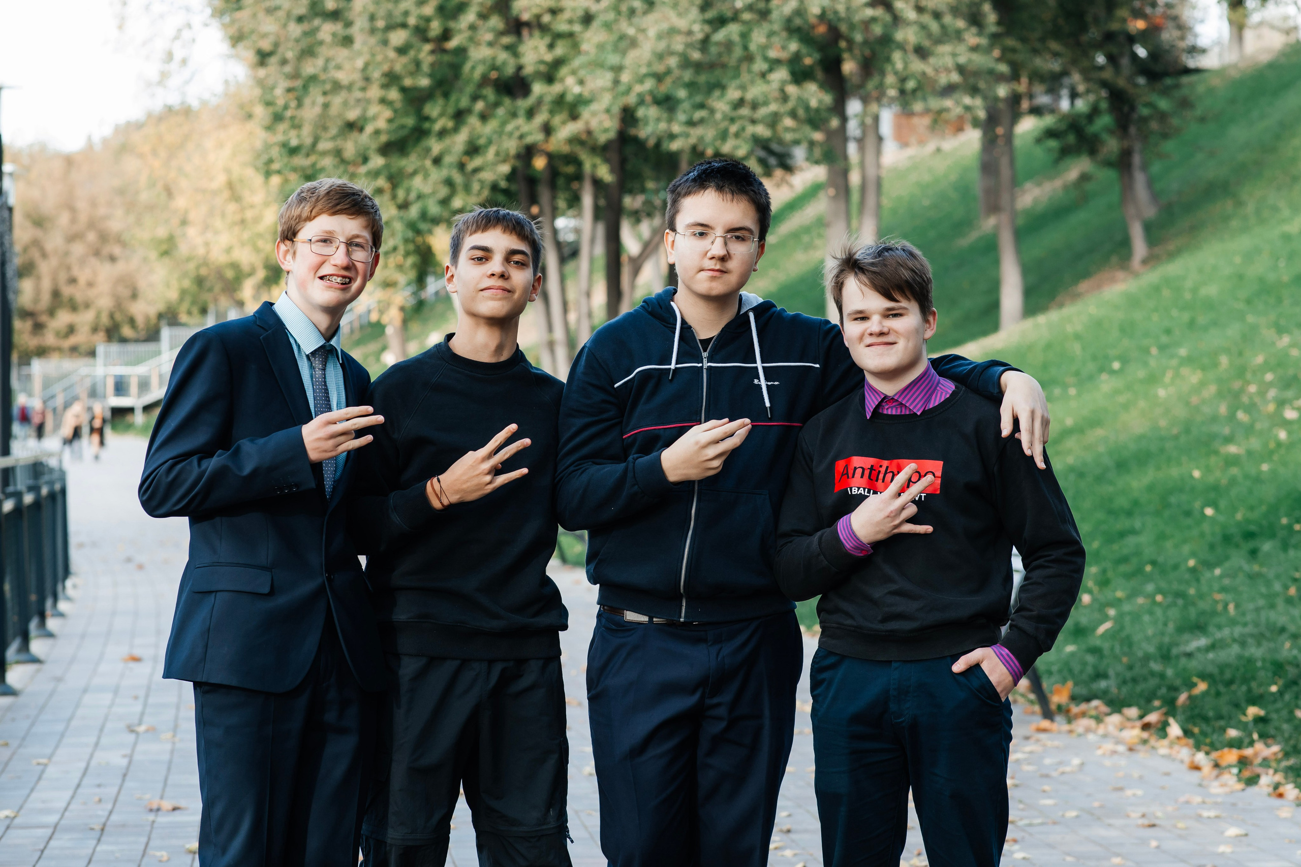 Фотосессия для выпускного альбома в парке Им. Талалихина. Выпускные альбомы в Подольске Москве и МО