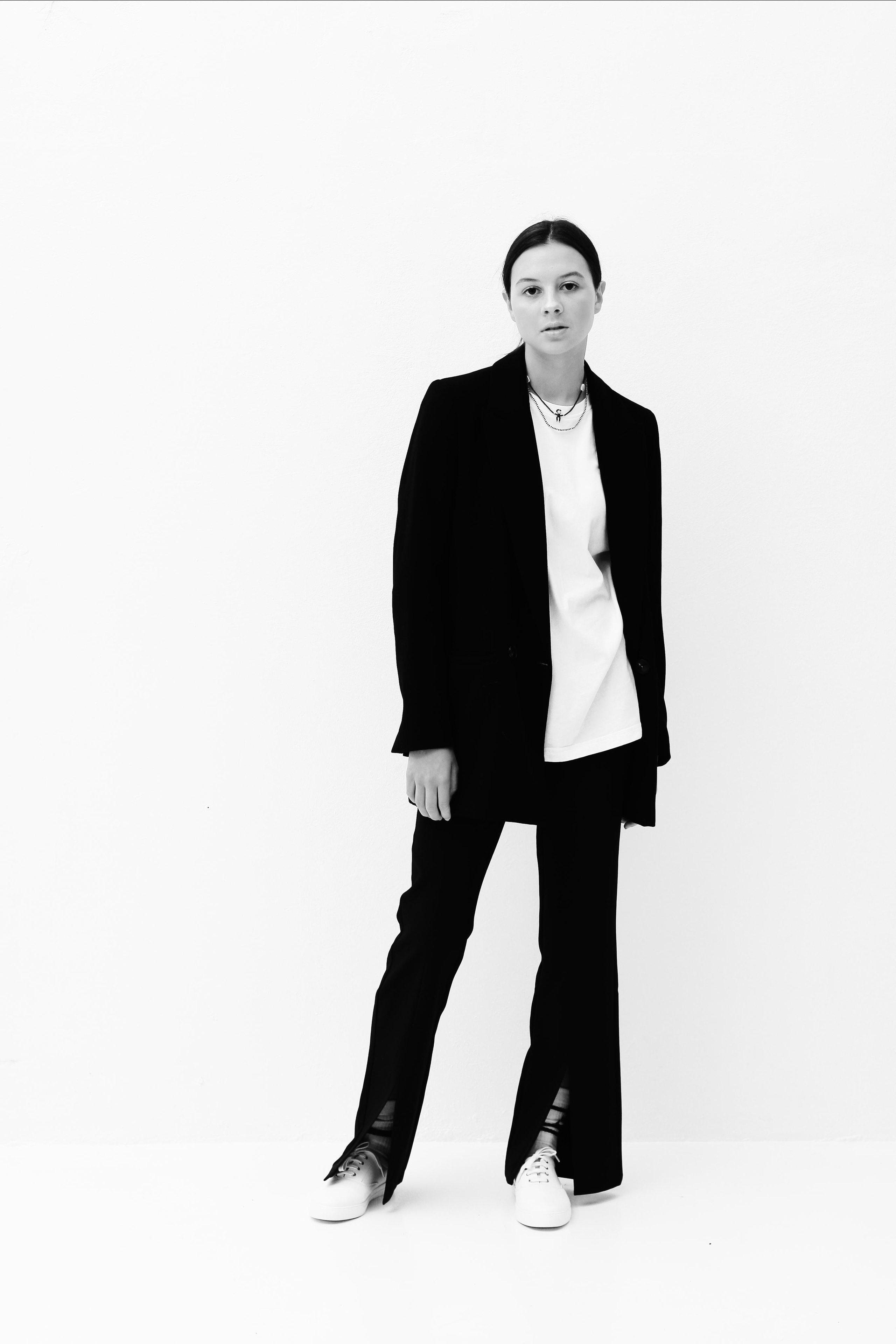 модная фотография на белом фоне фото Владимир Лёвин