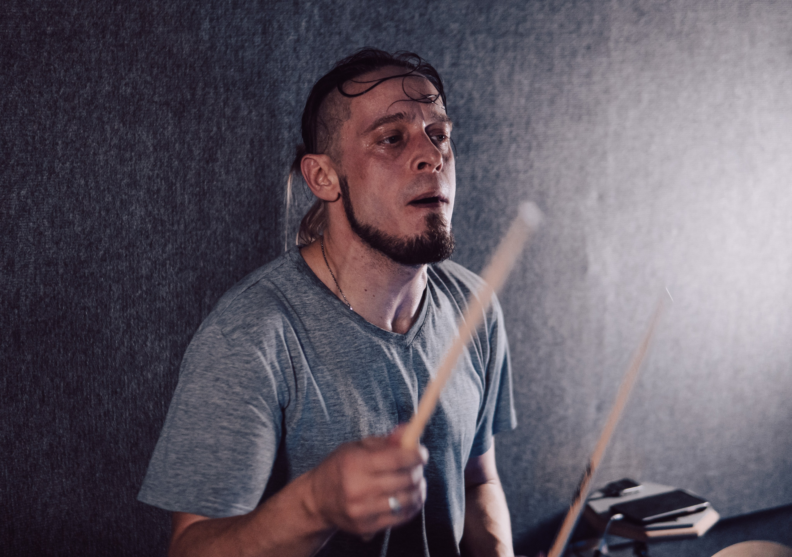 Фотографии репетиции рок группы