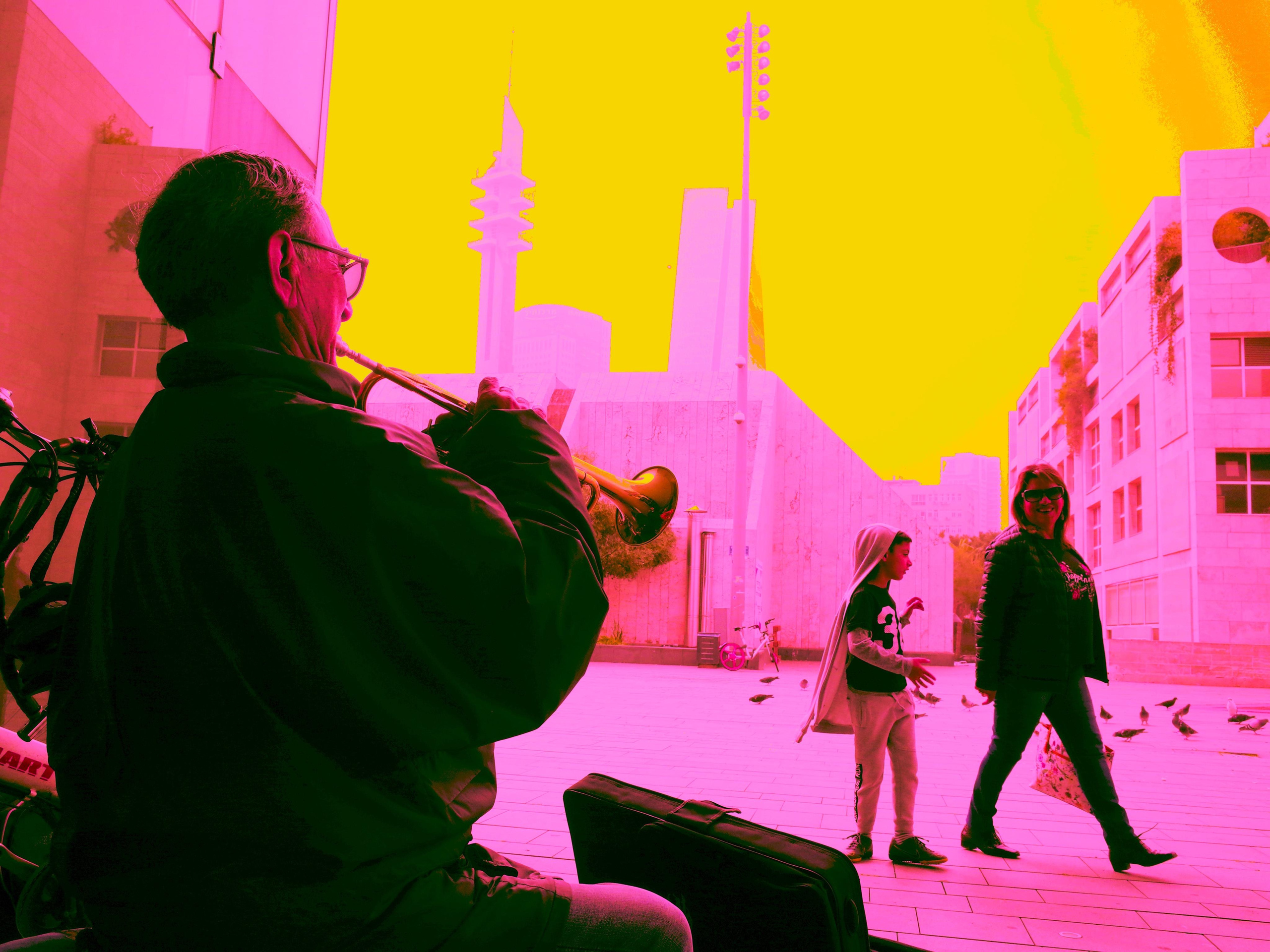 Art of now. See the moment and catche. commercial and reportage