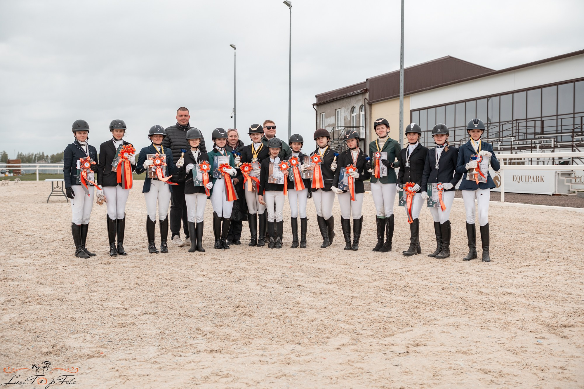 Кубок Победы конного Клуба EQUIPARK по выездке. Конный и фотограф с животными в Твери Топталова Люся