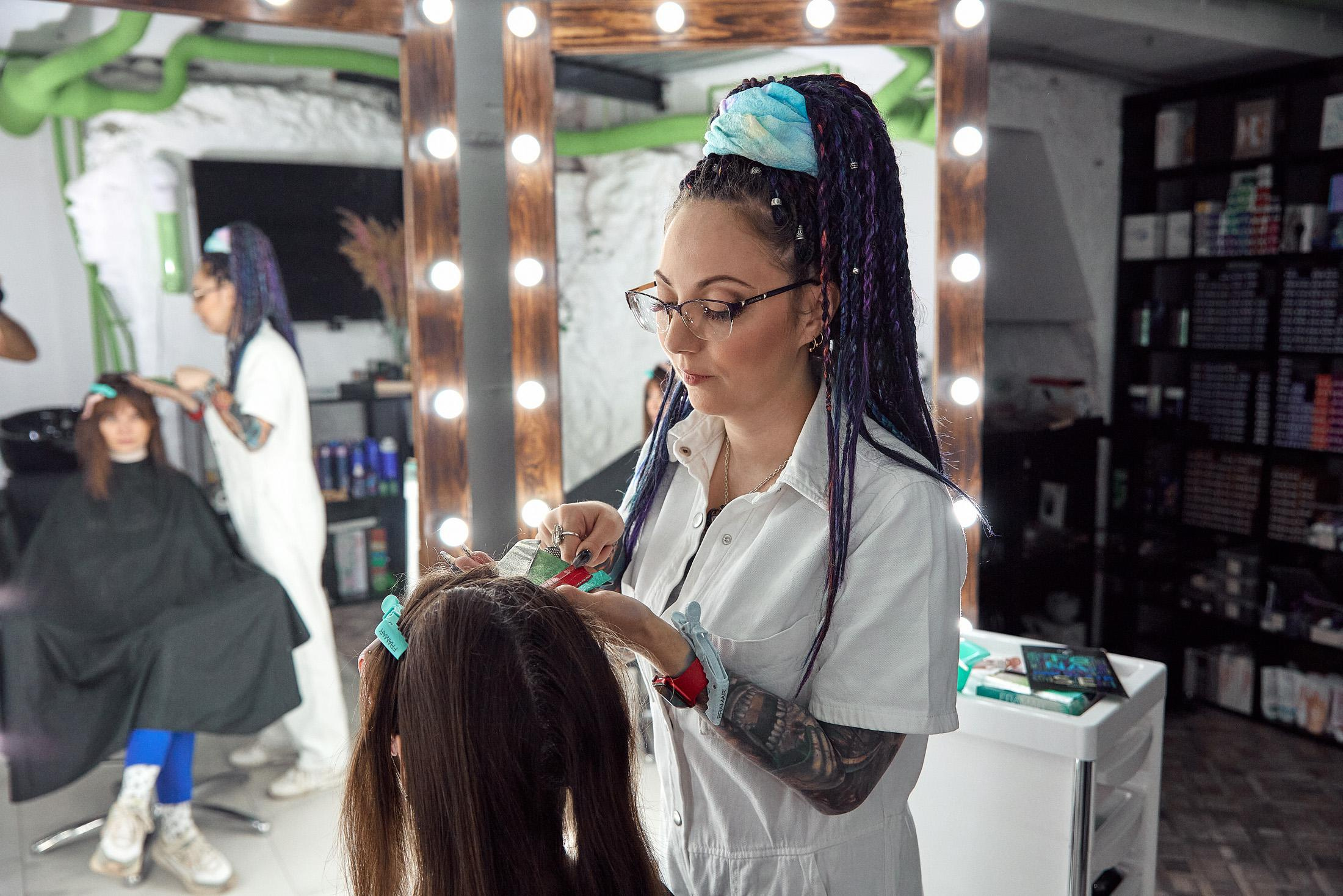 Съёмка специалиста за работой. Антон Артюшин, портретный фотограф. Москва