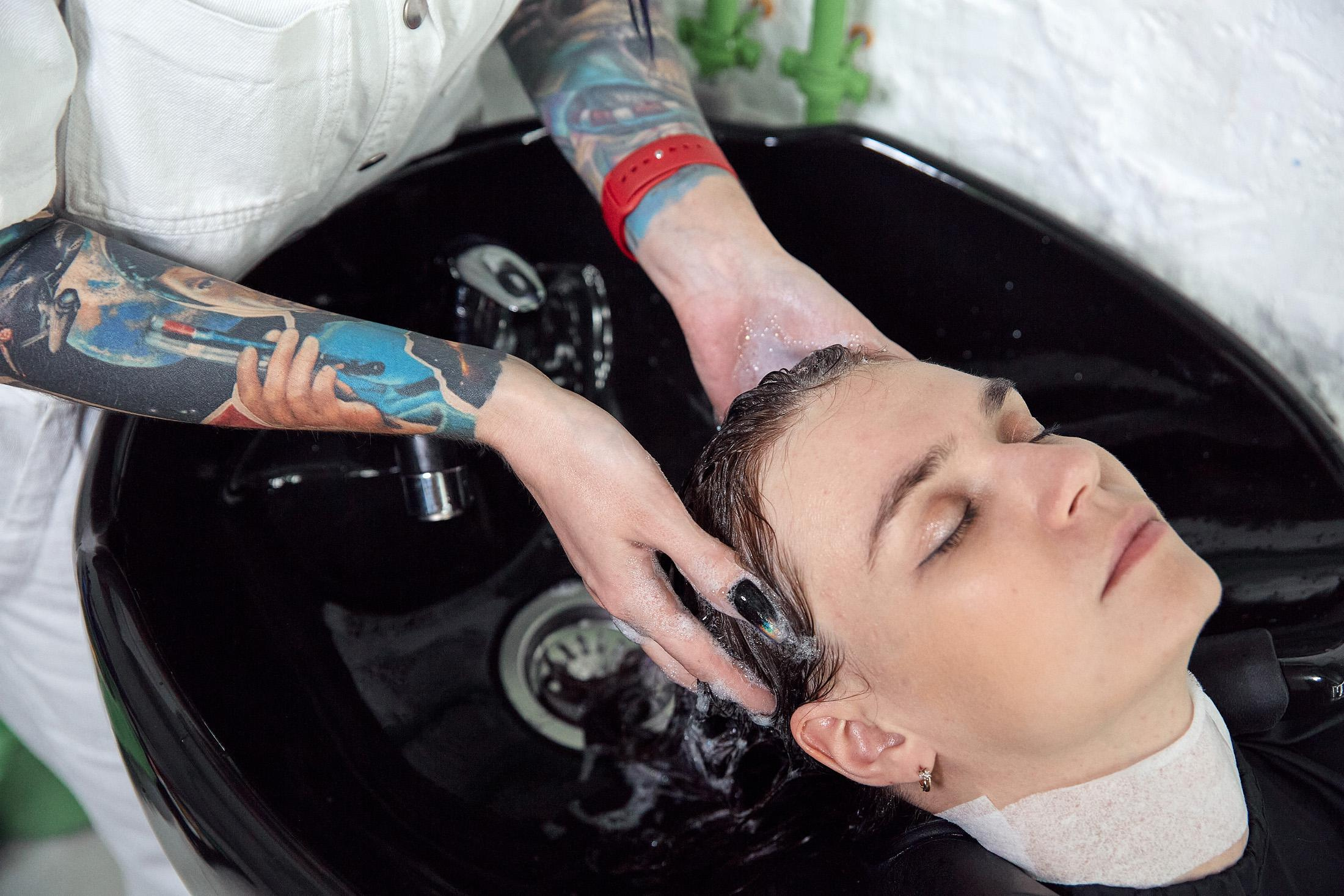 Съёмка специалиста за работой. Антон Артюшин, портретный фотограф. Москва