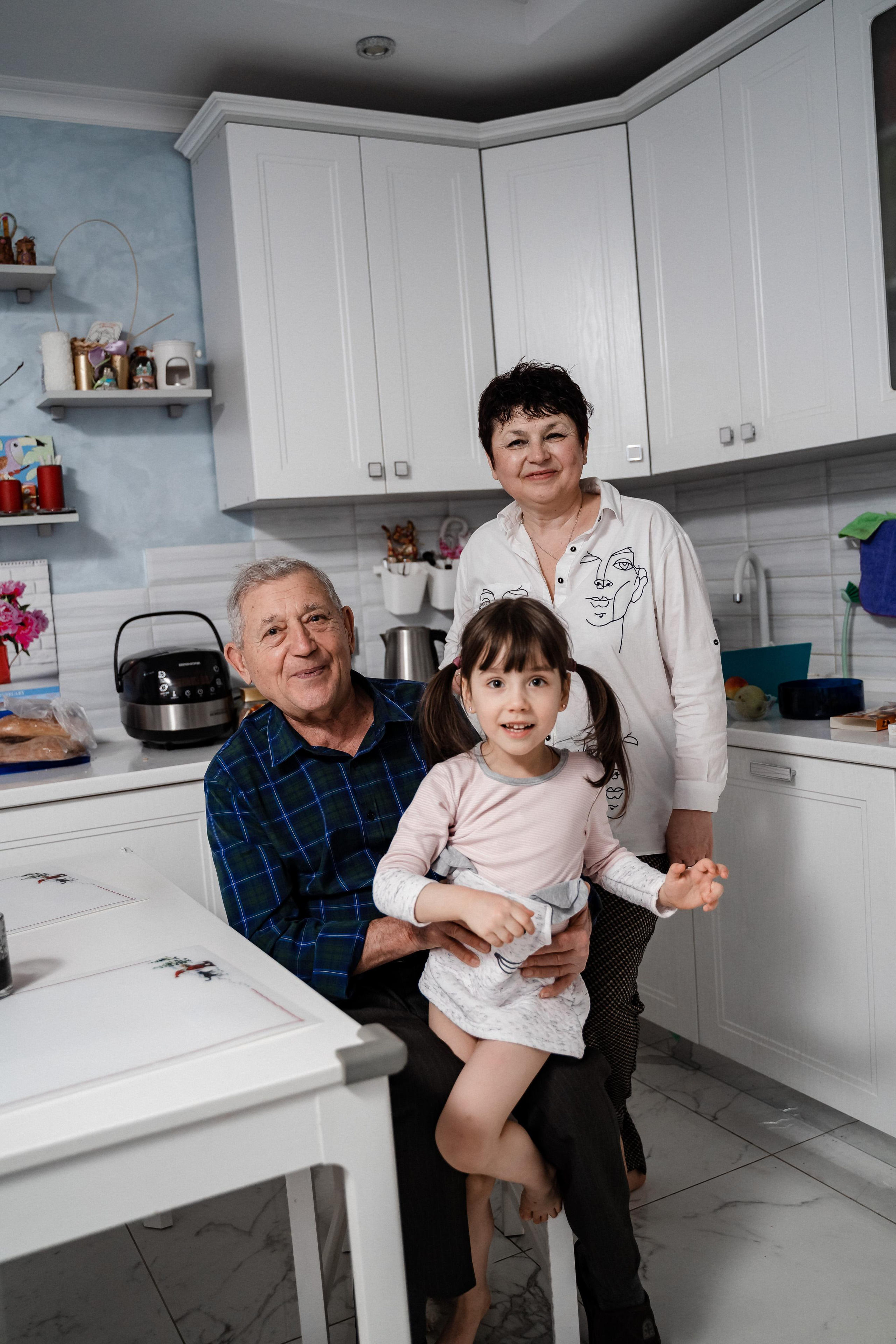 Домашняя фотосессия для Ксении и ее семьи