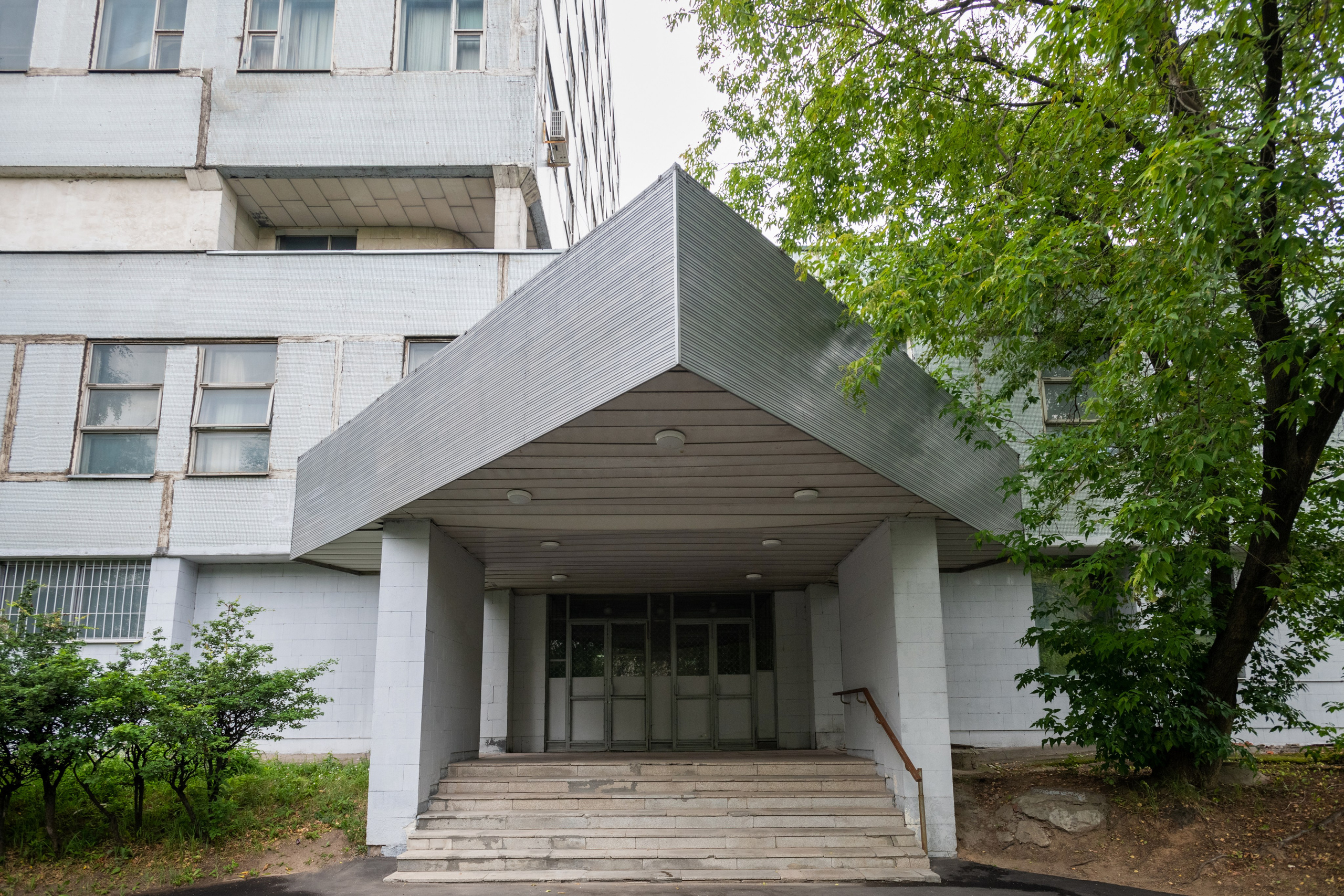 Заброшенное здание. Роман Свободный — интерьерная и архитектурная съёмка, Москва и МО