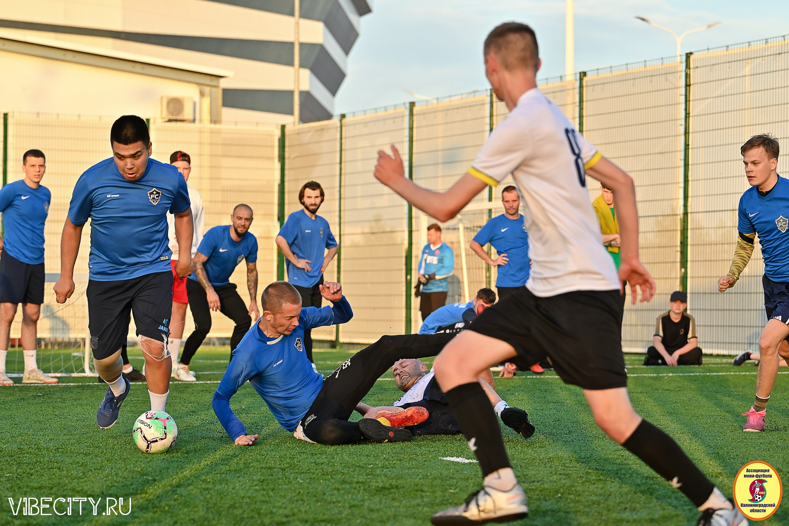 ИГРЫ МИНИ-ФУТБОЛЬНОЙ И КОРПОРАТИВНОЙ ЛИГИ. VIBECITY.RU Вайб Сити Ру Фоторепортажи Фотоотчеты Калининград
