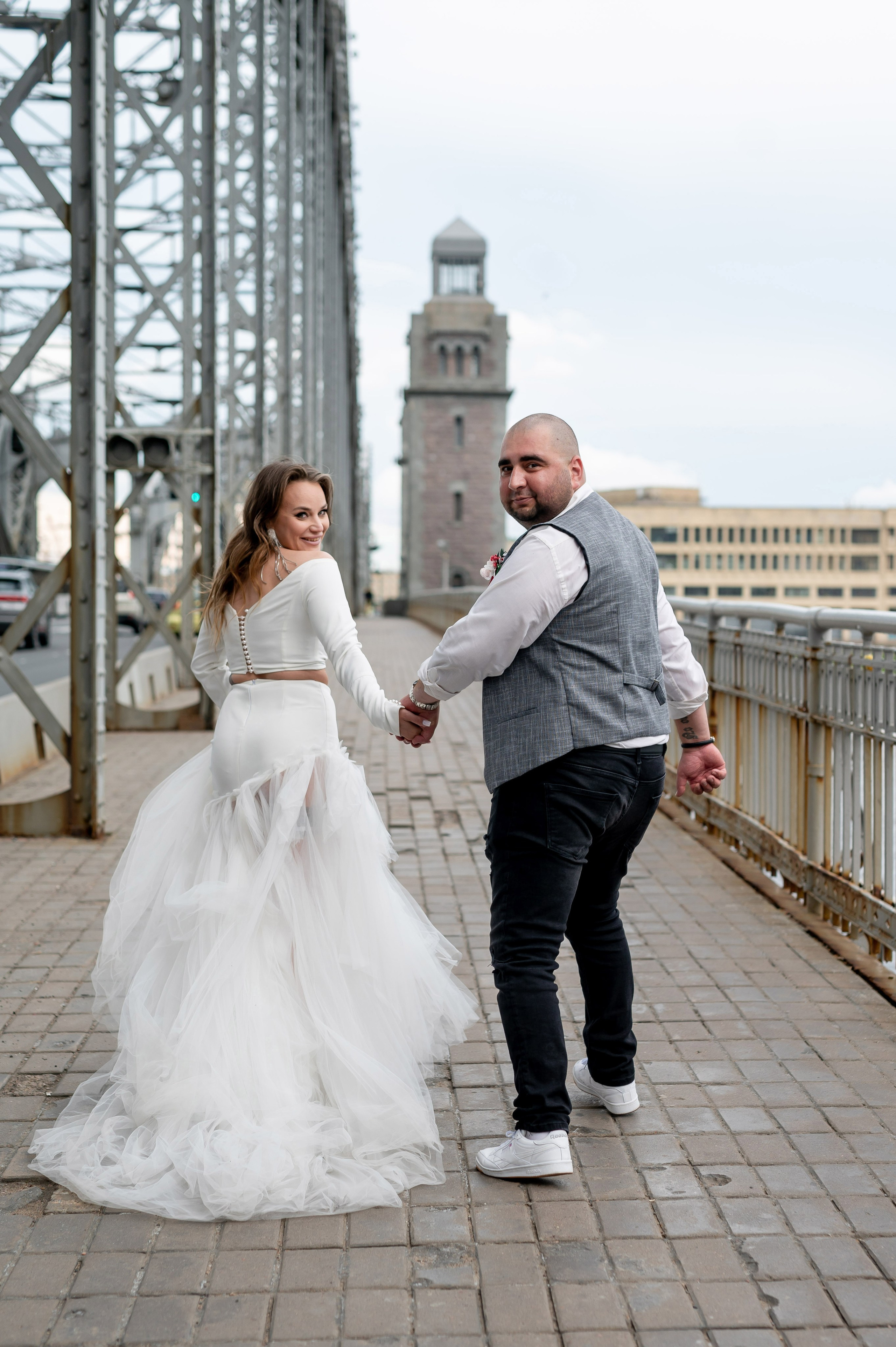 Экстравагантная свадебная фотосессия Светланы и Славы по нетрадиционным и оригинальным местам для свадебной прогулки в Санкт-Петербурге. Портретный, семейный и свадебный фотограф в Санкт-Петербурге и в Пушкине Ширяев Денис