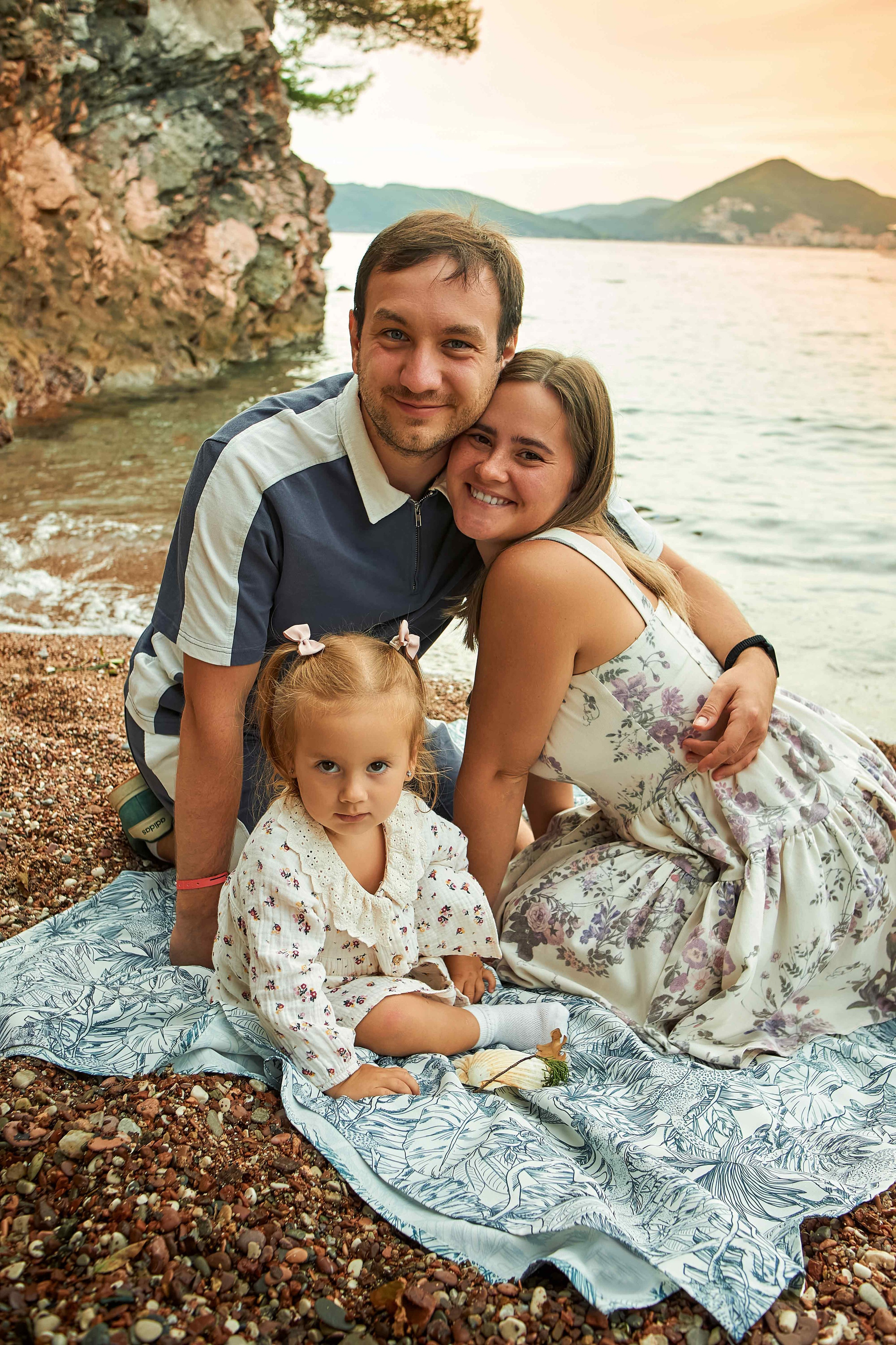 Семейная фотосессия в Черногории | Свети Стефан | 5 лет свадьбы — фотограф Эля Станевская