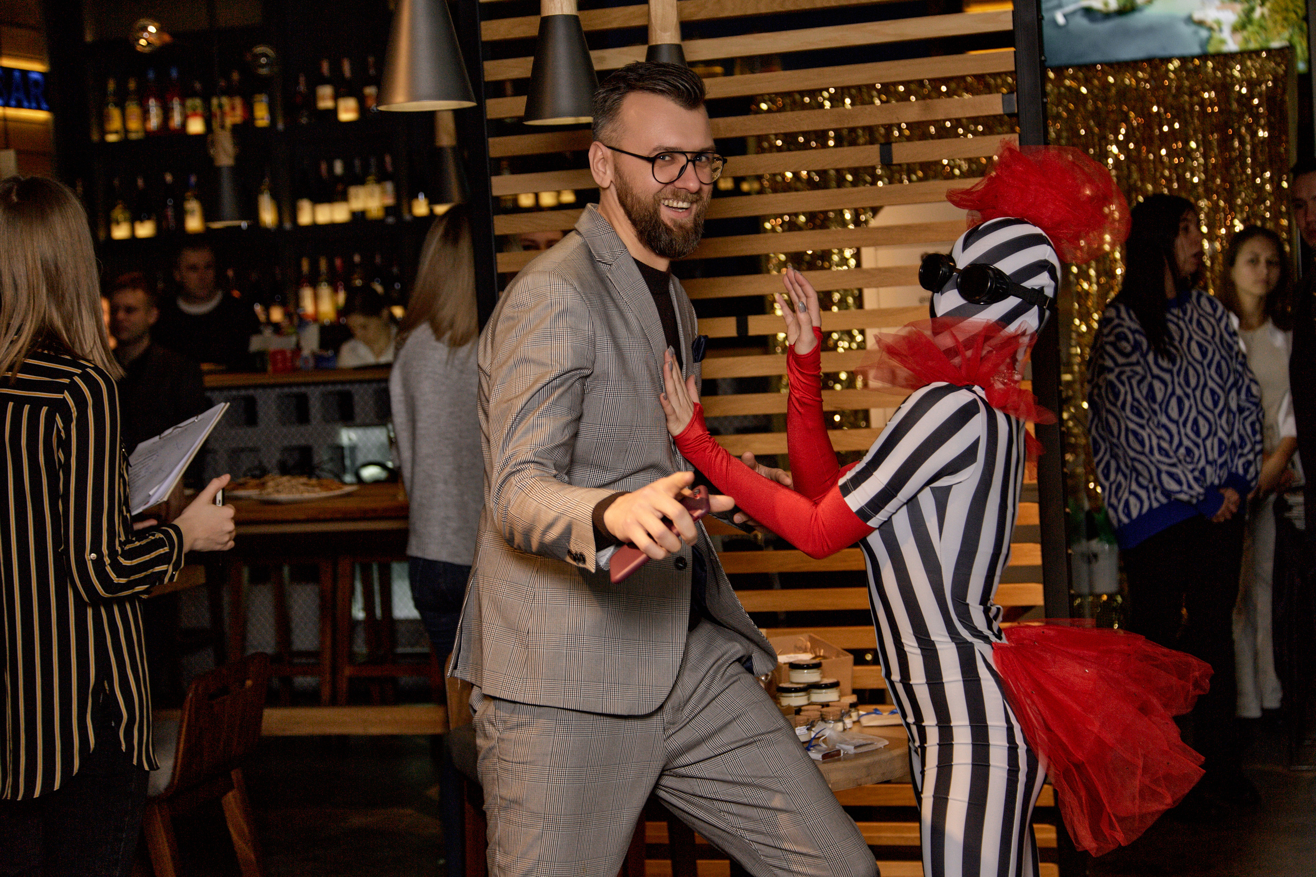 Быстрые встречи свадебных ведущих. Свадебный и семейный фотограф в Минске и Минской области