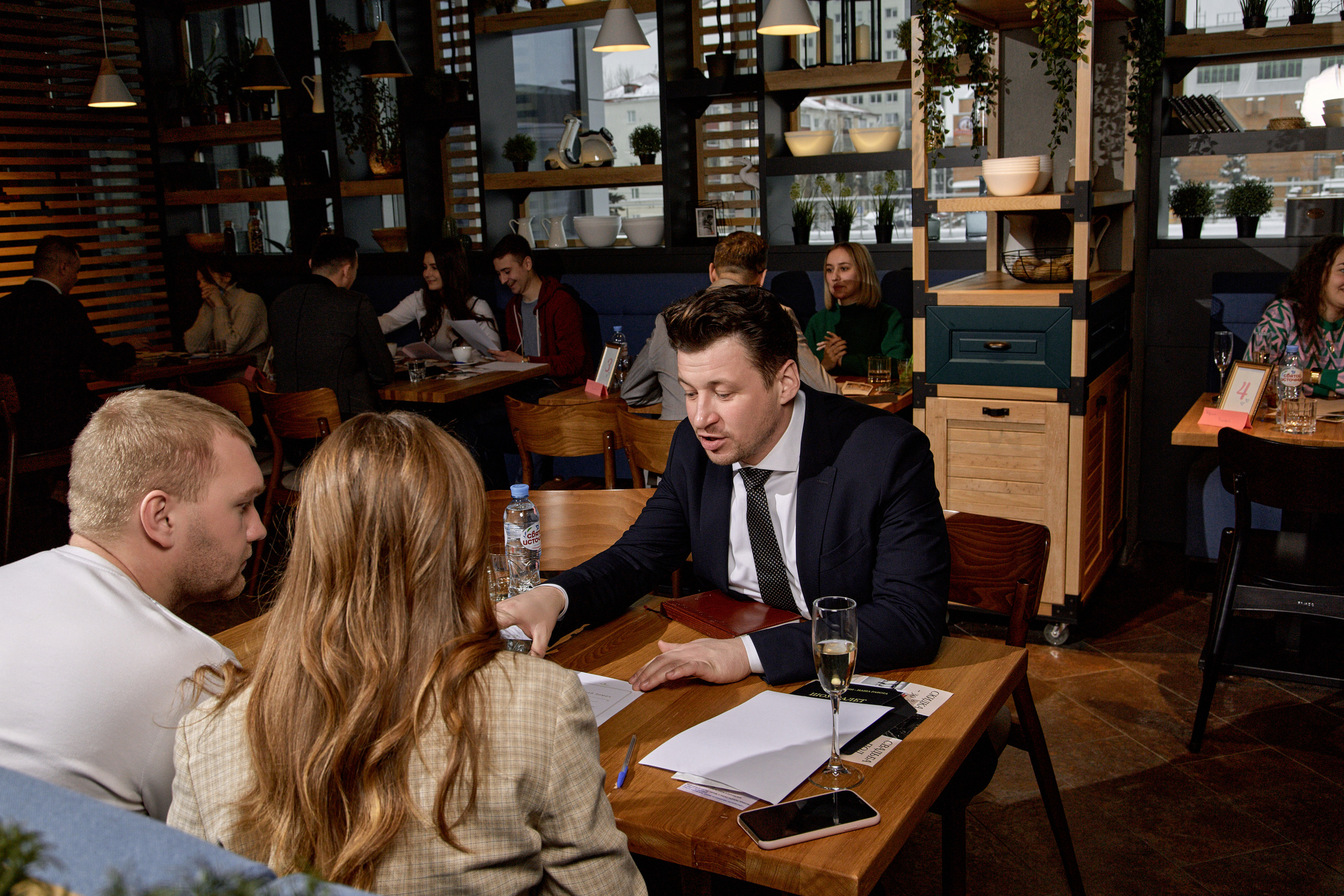 Быстрые встречи свадебных ведущих. Свадебный и семейный фотограф в Минске и Минской области