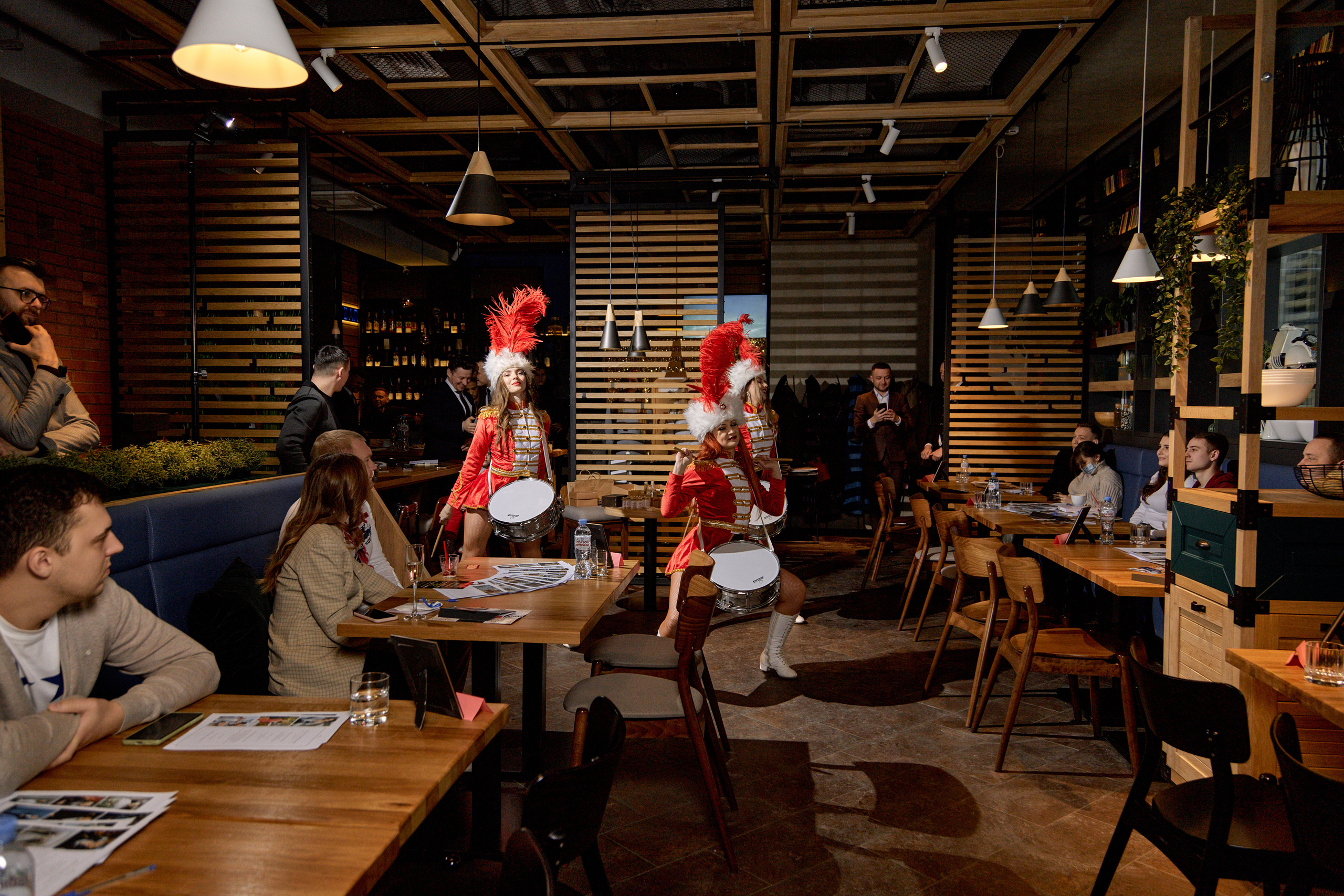 Быстрые встречи свадебных ведущих. Свадебный и семейный фотограф в Минске и Минской области