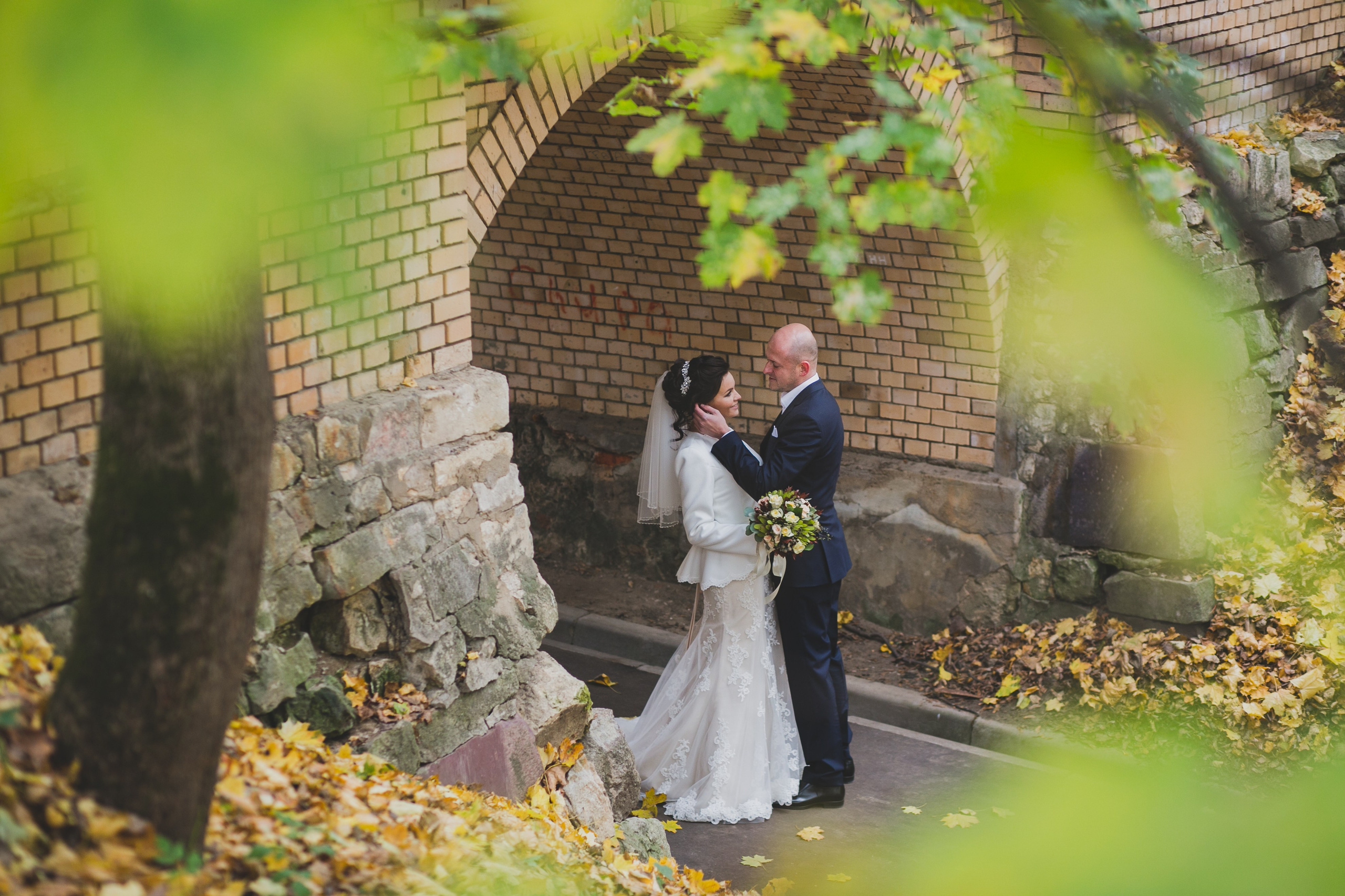 Самые красивые места для свадебной фотосессии в эмоциональных фотографиях Павла Короткова. Фотографии оживающие в фильм, подробнее...