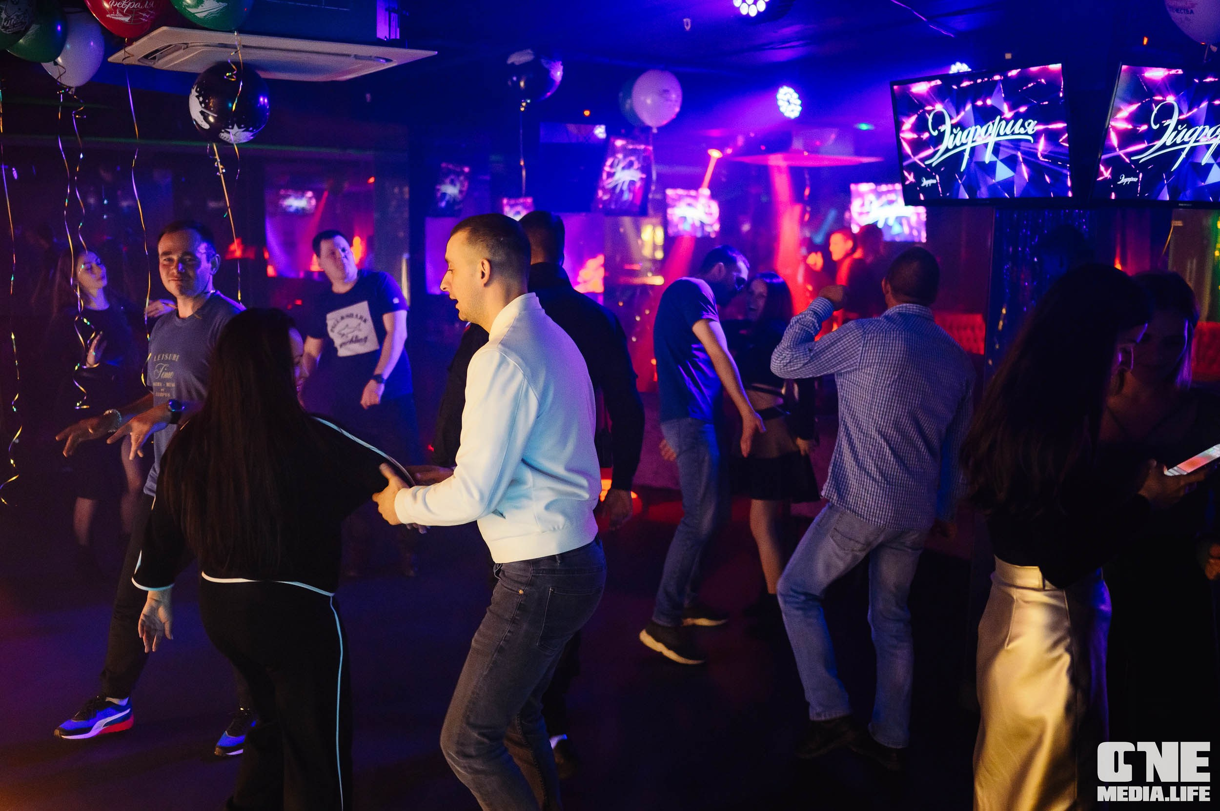 Фотоотчет с вечеринки в караоке-клубе Эйфория. One Media Life: фоторепортажи, фотоотчеты с мероприятий и заведений