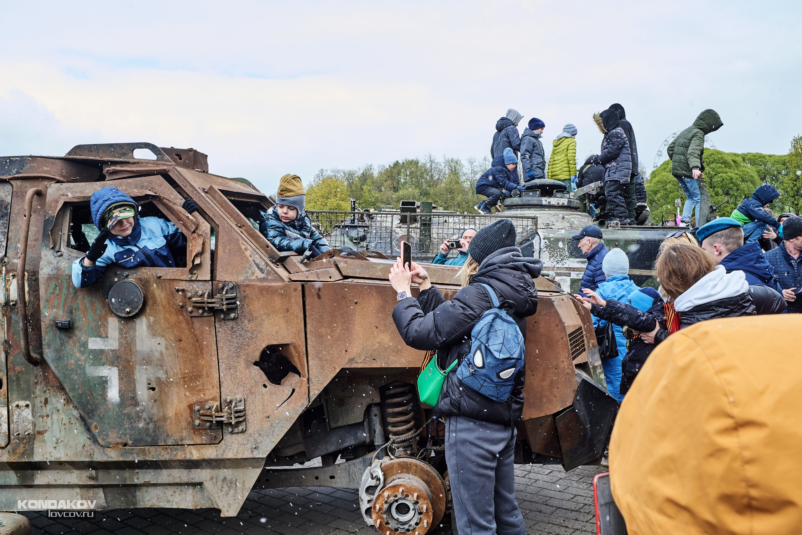 9 мая празднование День Победы г. Иваново 2024 год. Фотограф в Иваново: Каталожная съемка одежды и постельного белья, Wildberries