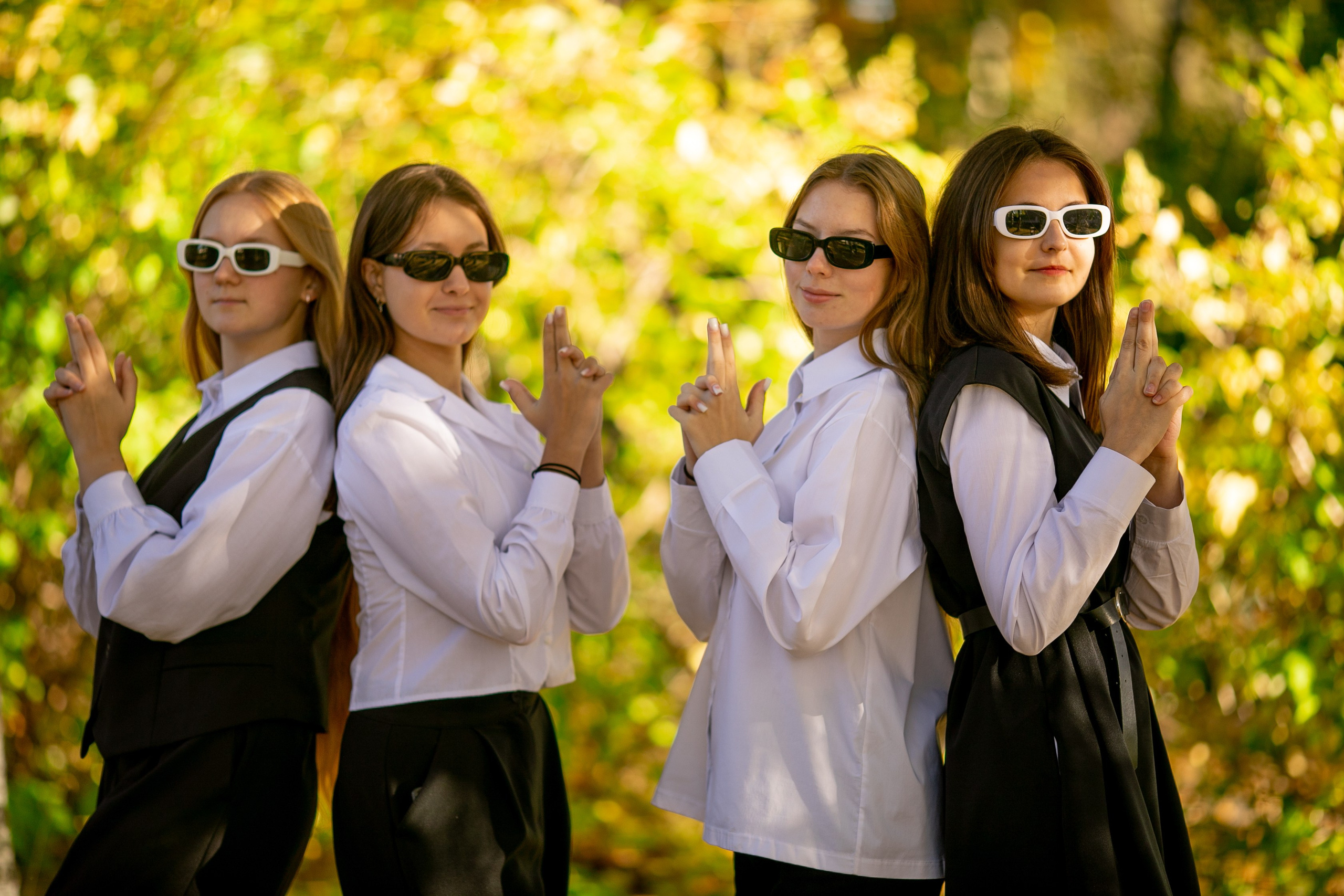 Выпускные альбомы 9-11 классы. Семейный и детский фотограф София Шарабурко, Томская область