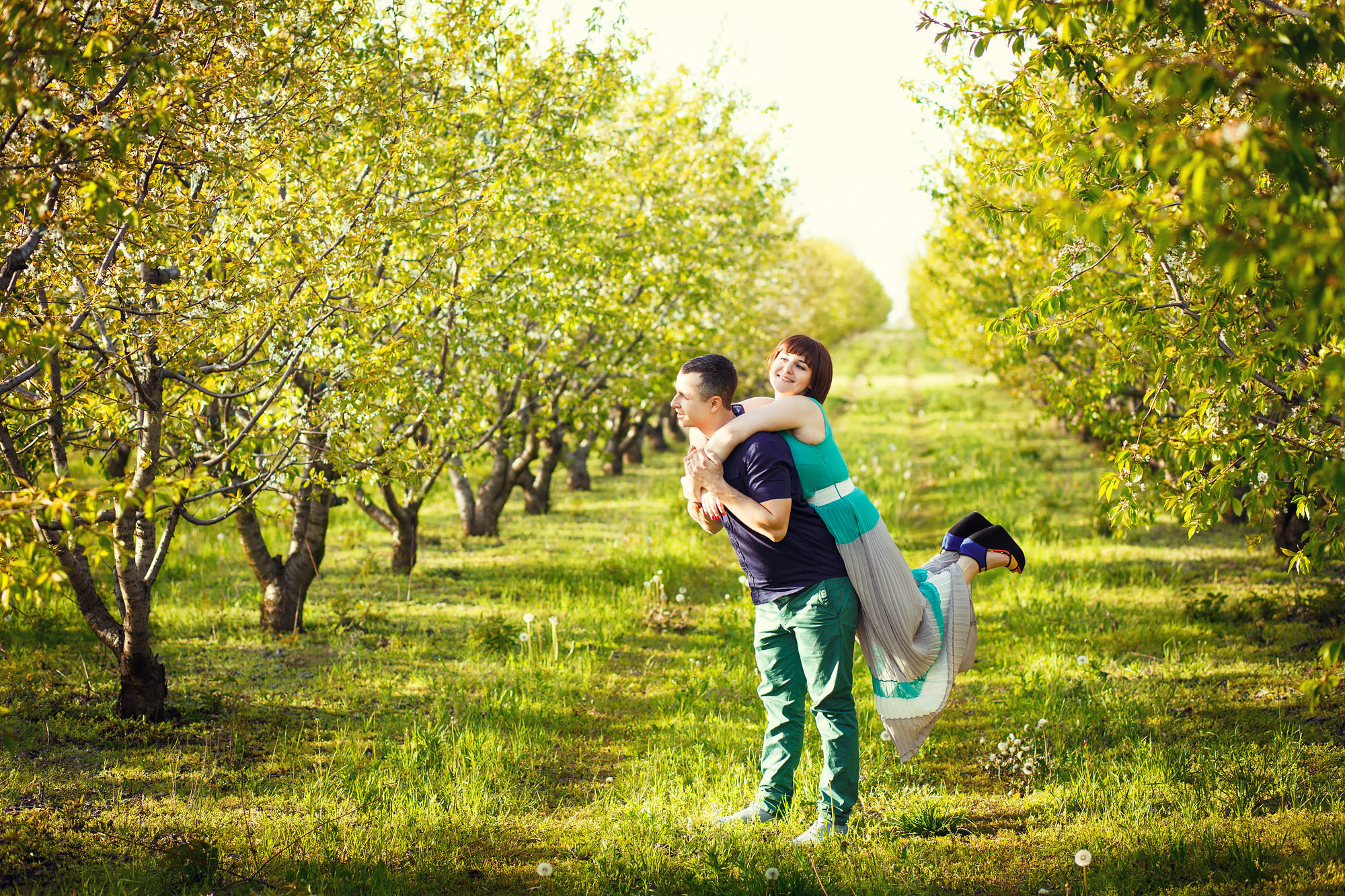 Семейная весенняя фотосессия в цветущих садах. Свадебный фотограф Краснодар, Сочи, Геленджик, Анапа, Ростов