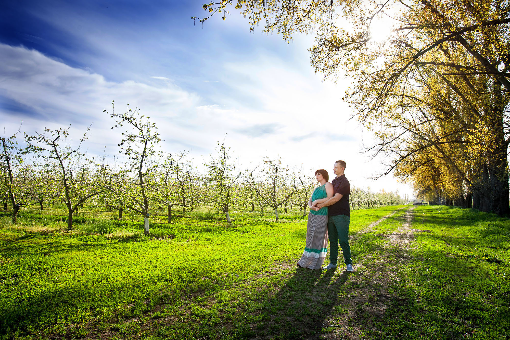 Семейная весенняя фотосессия в цветущих садах. Свадебный фотограф Краснодар, Сочи, Геленджик, Анапа, Ростов