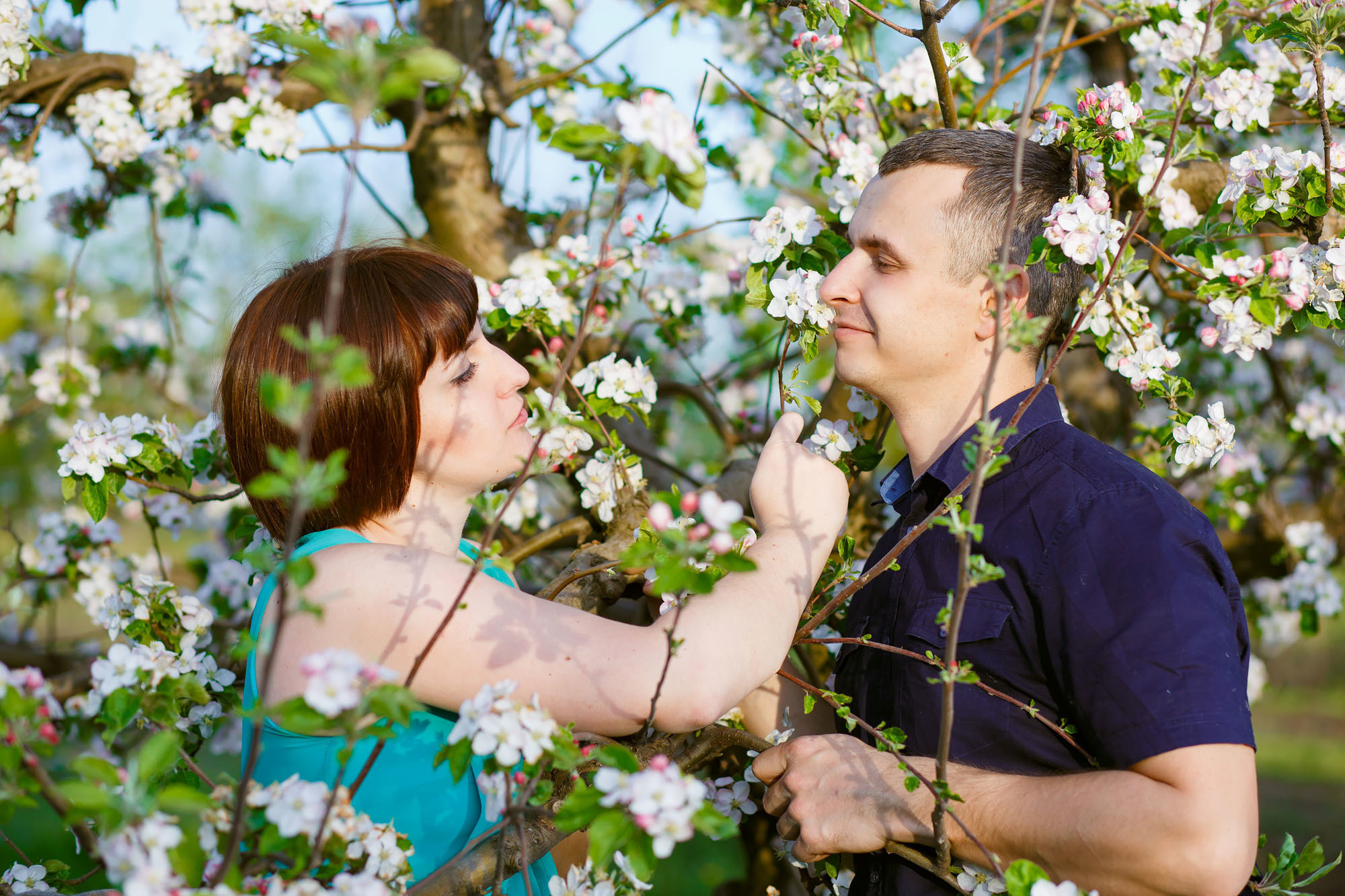 Семейная весенняя фотосессия в цветущих садах. Свадебный фотограф Краснодар, Сочи, Геленджик, Анапа, Ростов