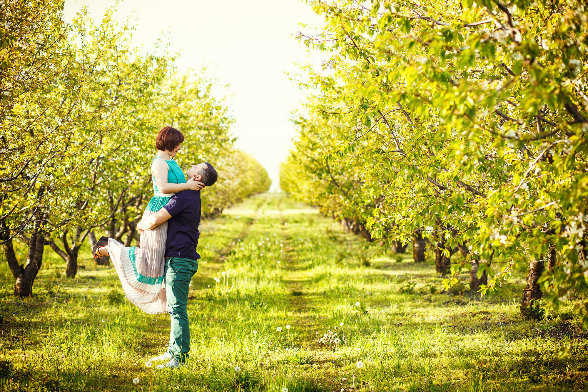 Семейная весенняя фотосессия в цветущих садах. Свадебный фотограф Краснодар, Сочи, Геленджик, Анапа, Ростов