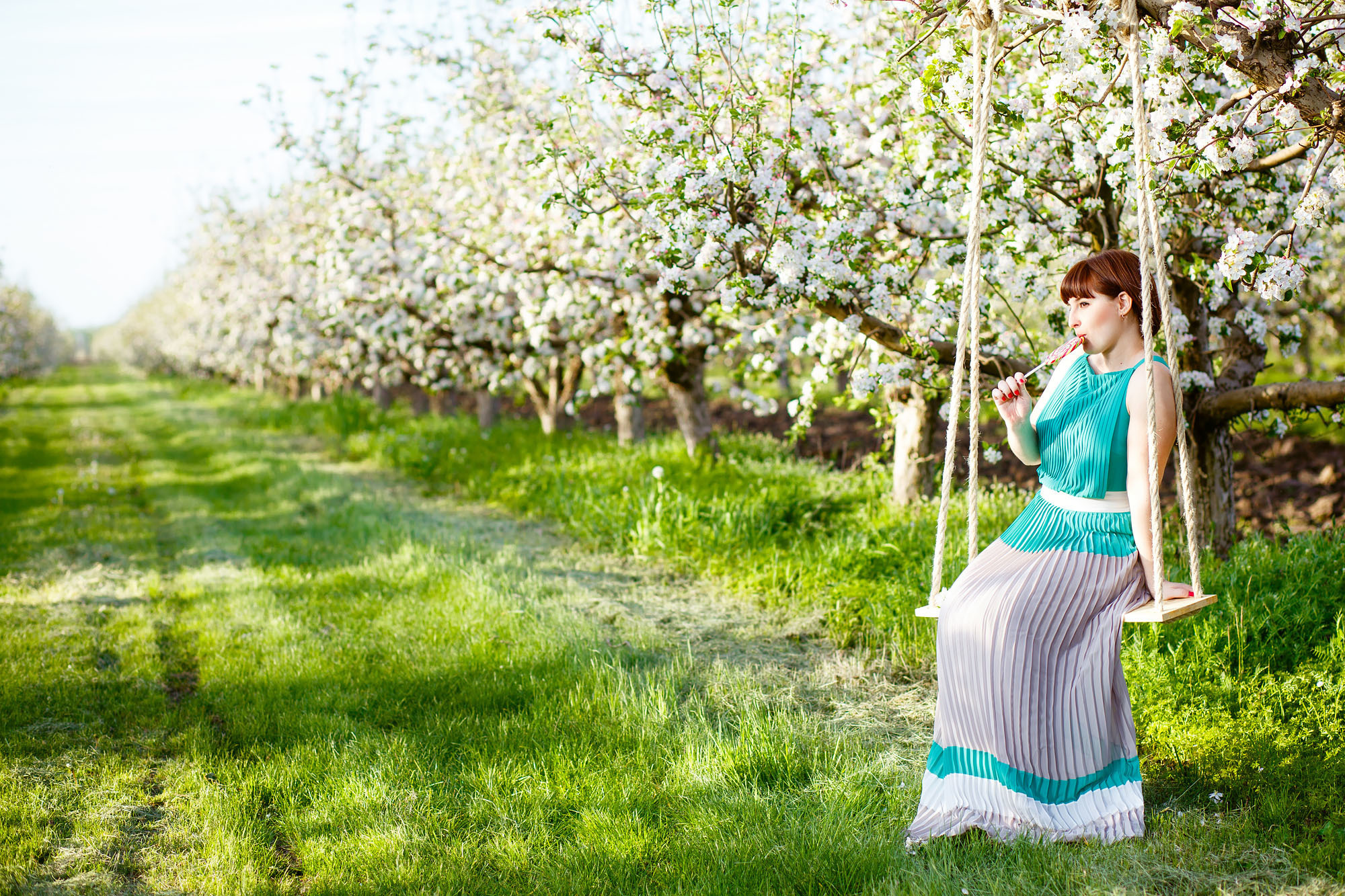 Семейная весенняя фотосессия в цветущих садах. Свадебный фотограф Краснодар, Сочи, Геленджик, Анапа, Ростов