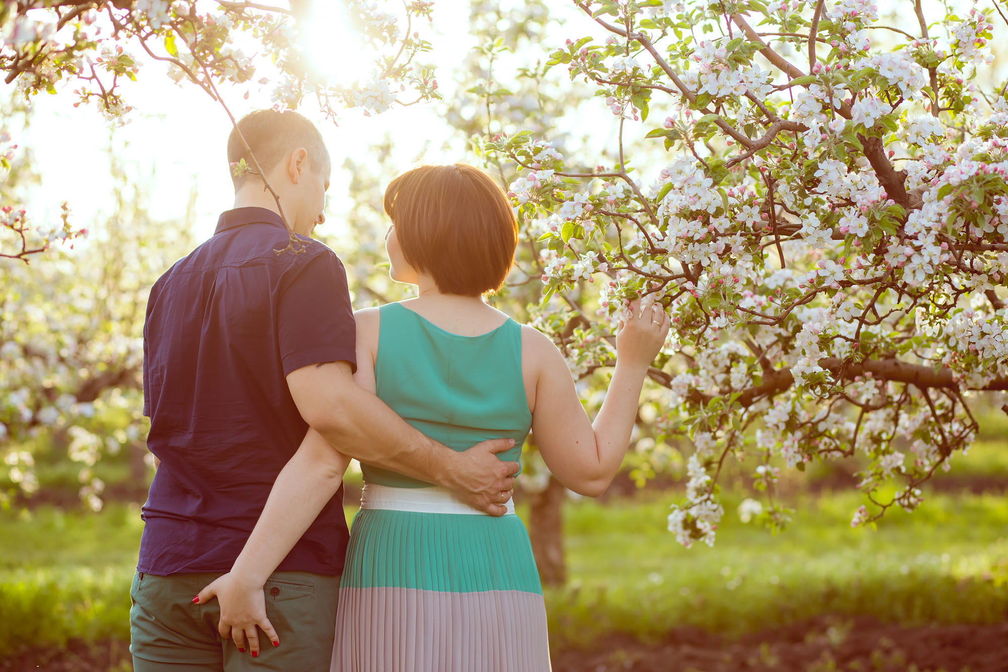Семейная весенняя фотосессия в цветущих садах. Свадебный фотограф Краснодар, Сочи, Геленджик, Анапа, Ростов