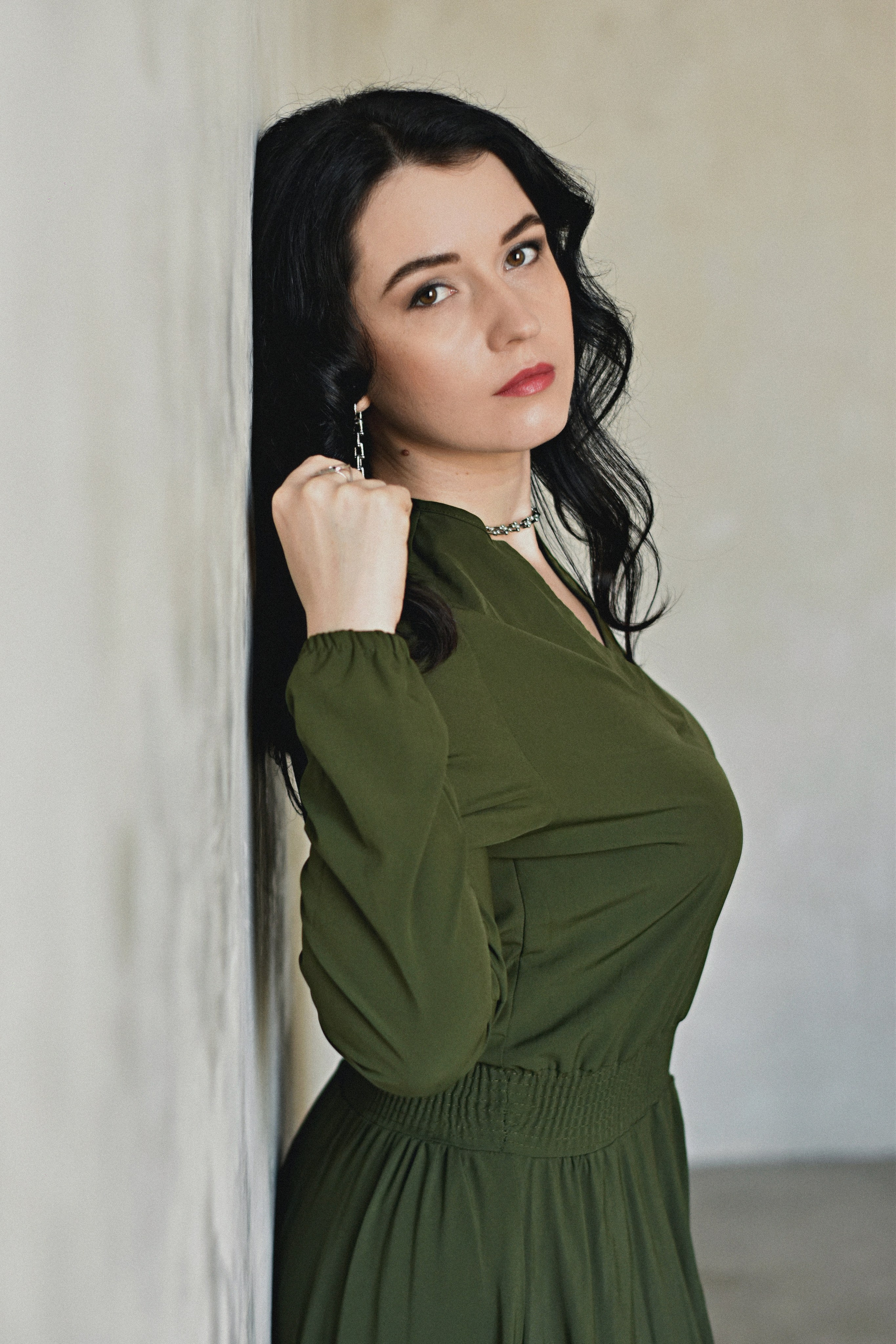 Платье тёмно-зелёного цвета. Фотограф, мобилограф Ростов-на-Дону