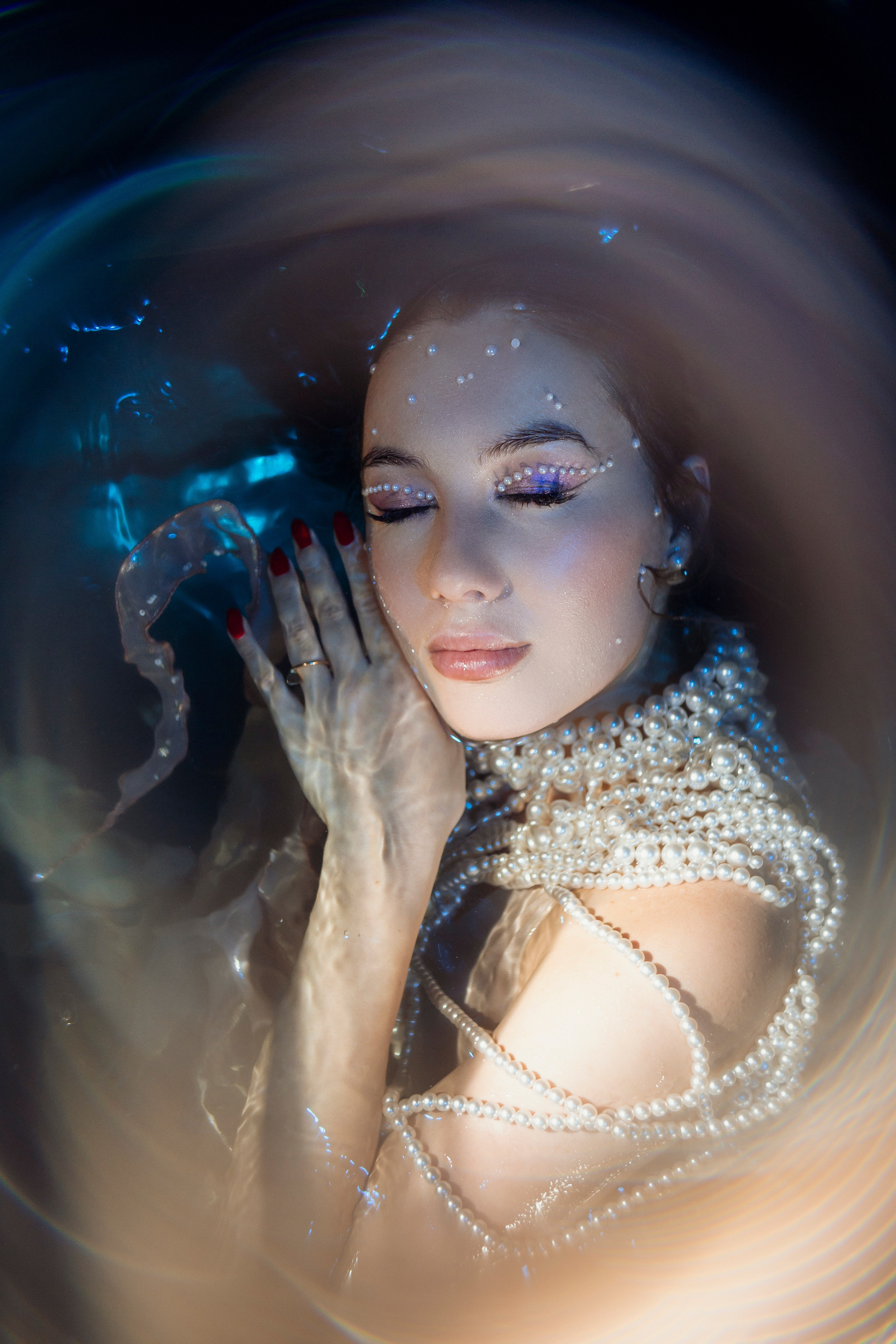 Необычный фотопортрет в аквариуме, постановочная арт-съёмка, фотограф Москва