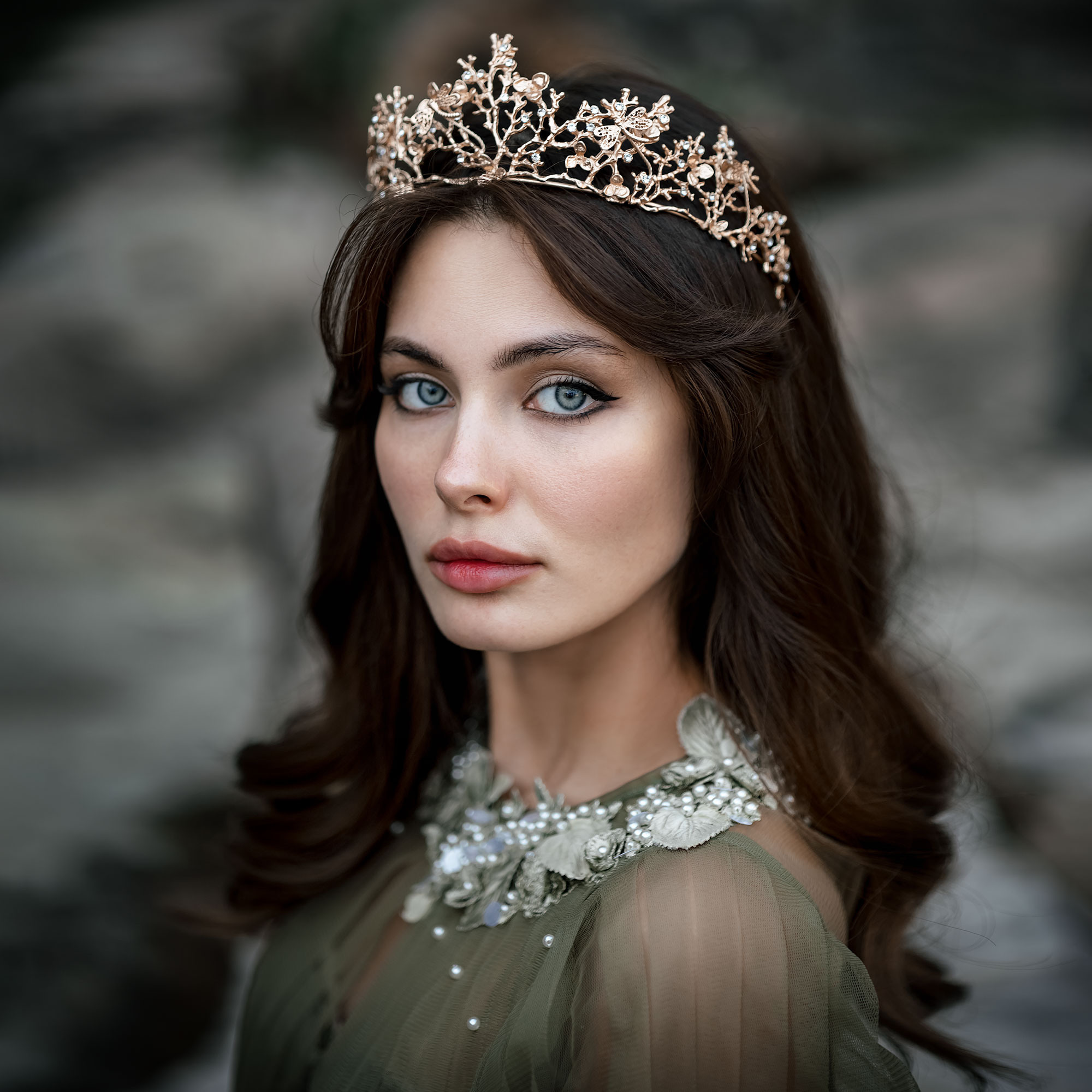 фото портрет девушки в короне арт