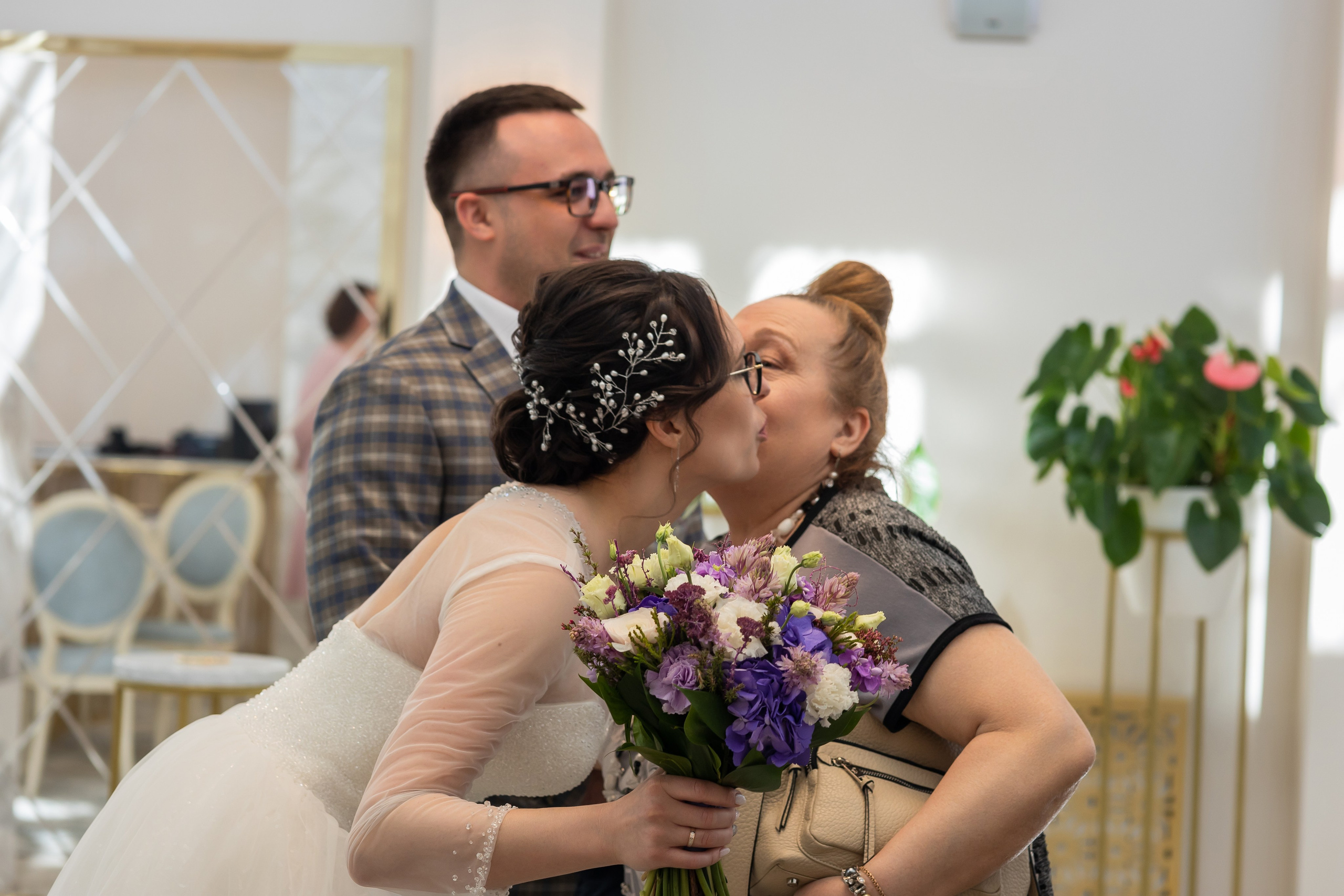 Миша и Маша. Весенняя свадьба 18.04.2023. Семейный фотограф в Москве Наталья Чуб, заказать Фотокнигу