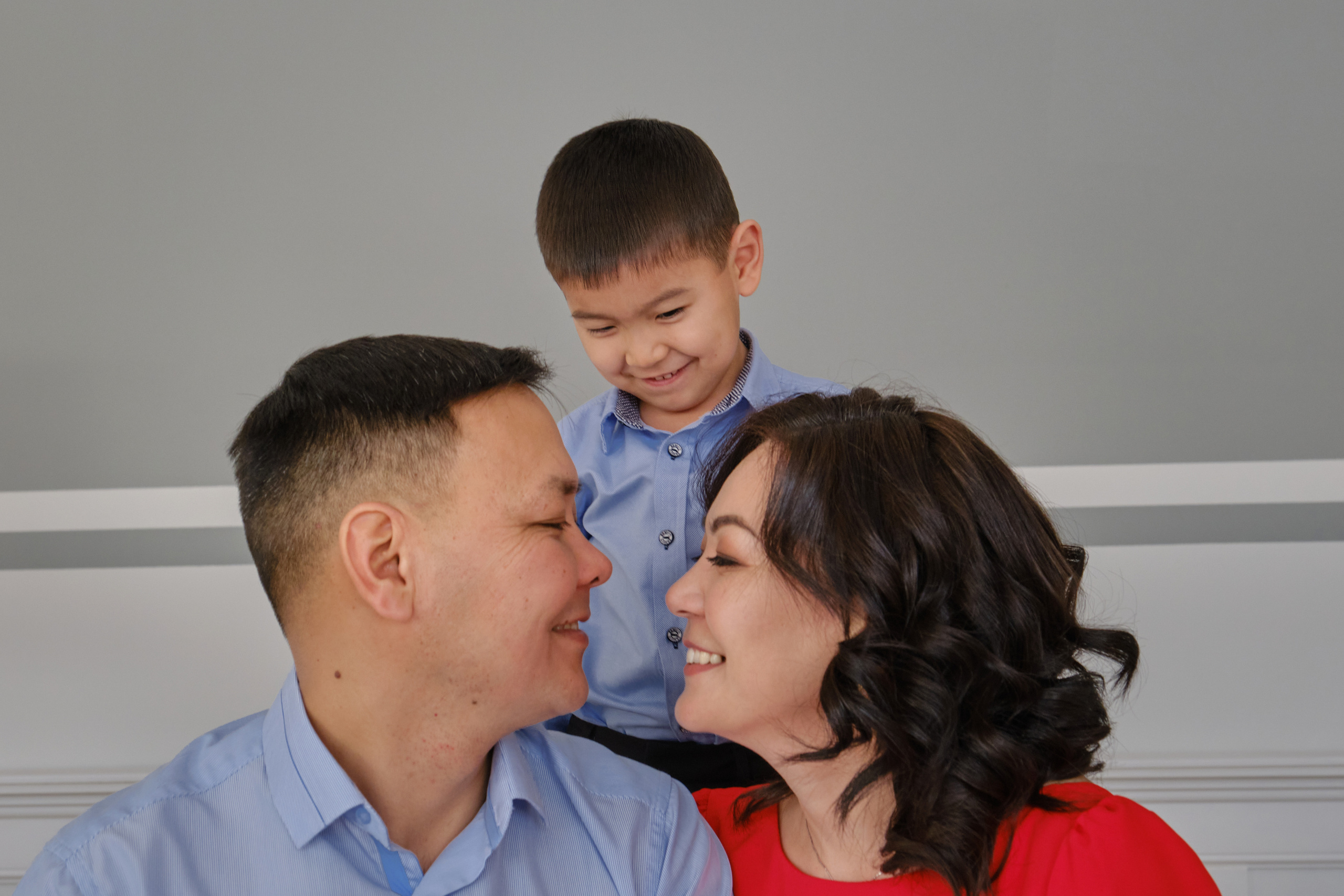 Семейная фотосессия в Самаре. Идеи и образы для съёмки в студии