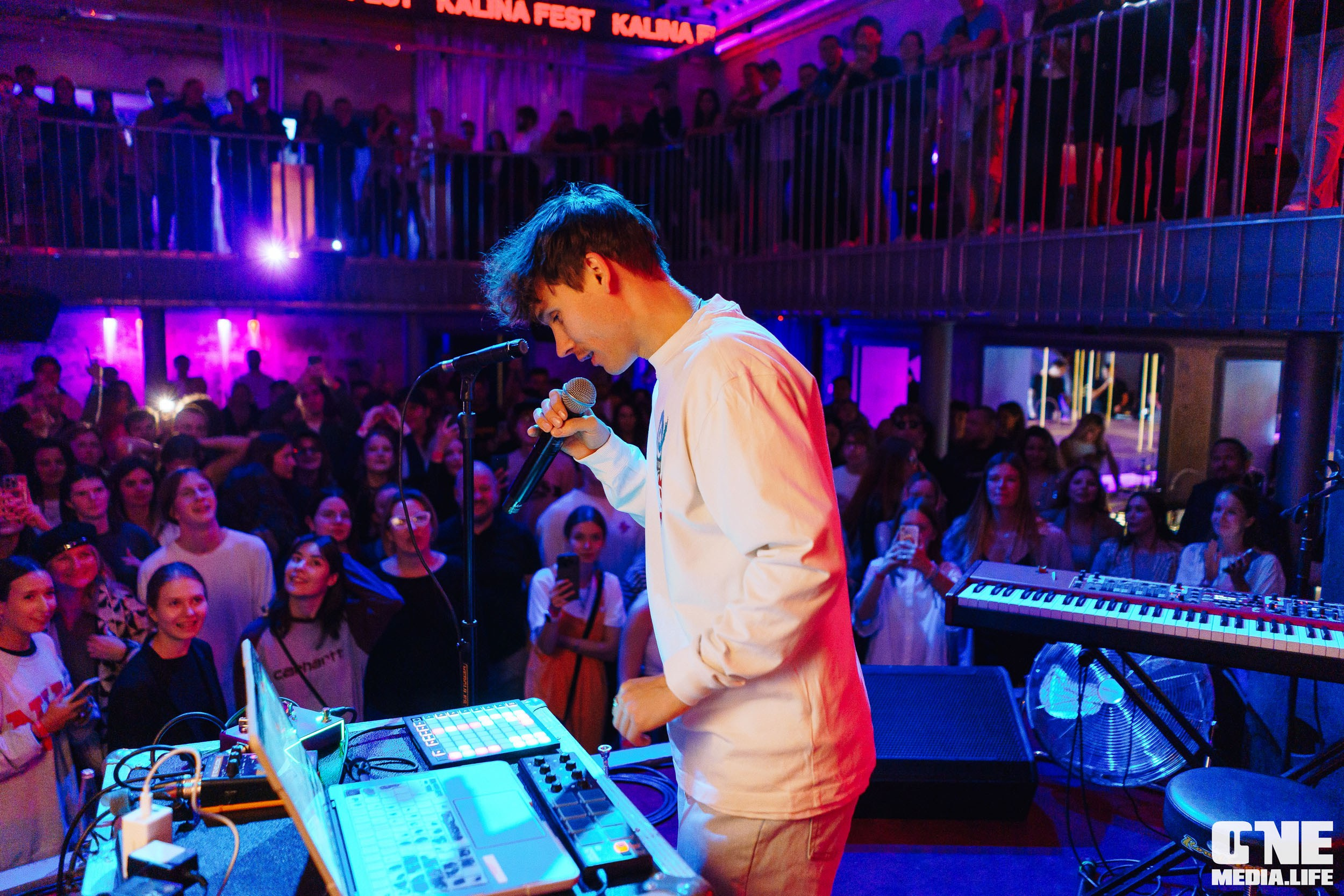 Фоторепортаж из клуба UNIVERSAL. One Media Life: фоторепортажи, фотоотчеты с мероприятий и заведений