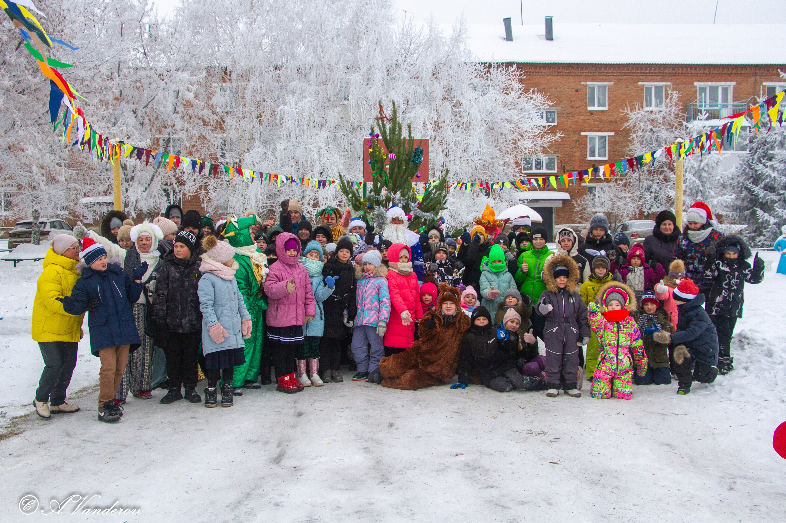 Праздник во дворе, ул. Осташковская-20. Фотограф Омск | Александр Вандеров